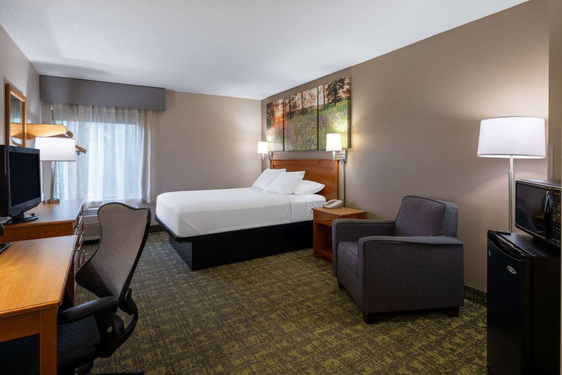 Days Inn & Suites by Wyndham Madison gallery photo in Madison, WI — image 27