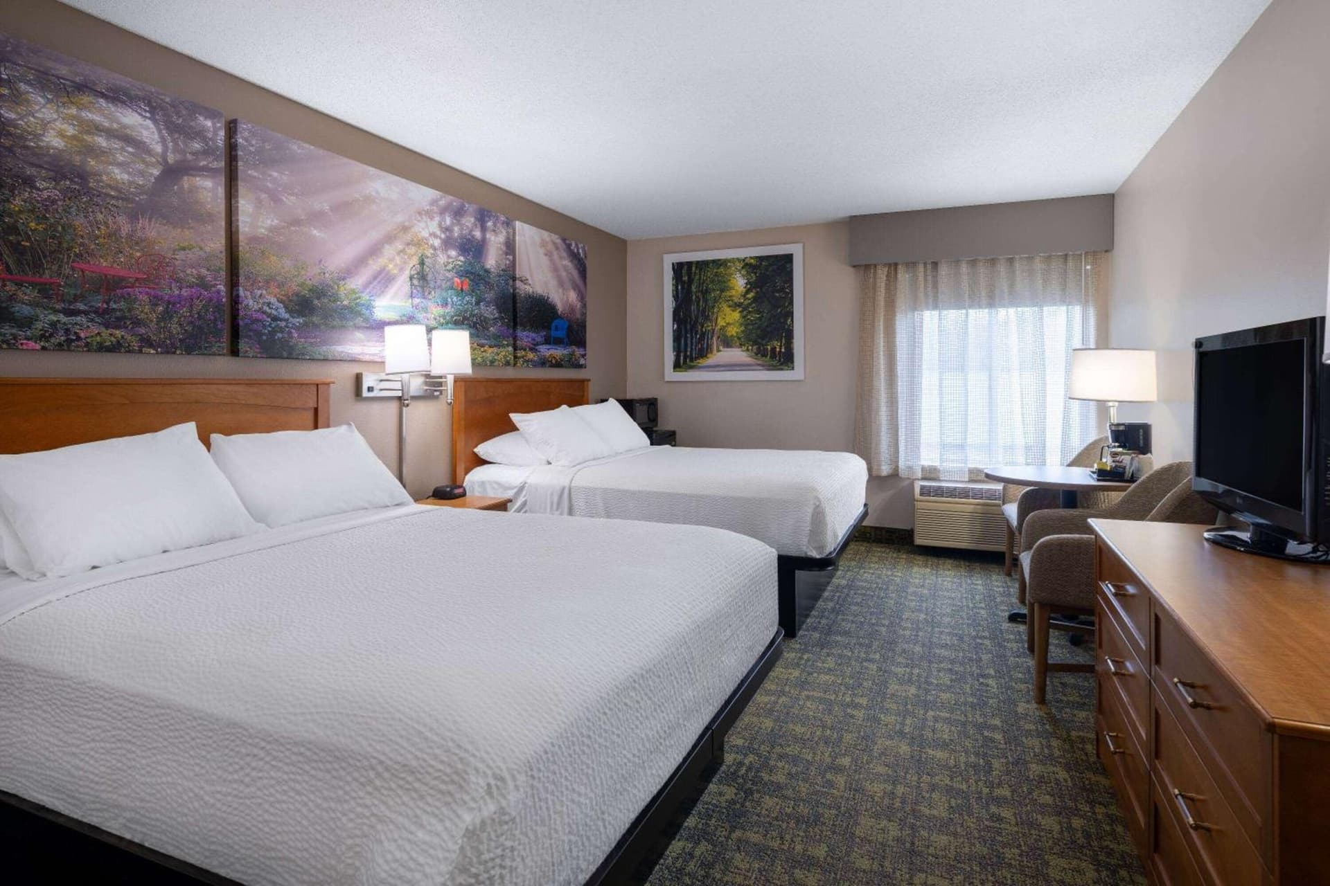 Days Inn & Suites by Wyndham Madison gallery photo in Madison, WI — image 6