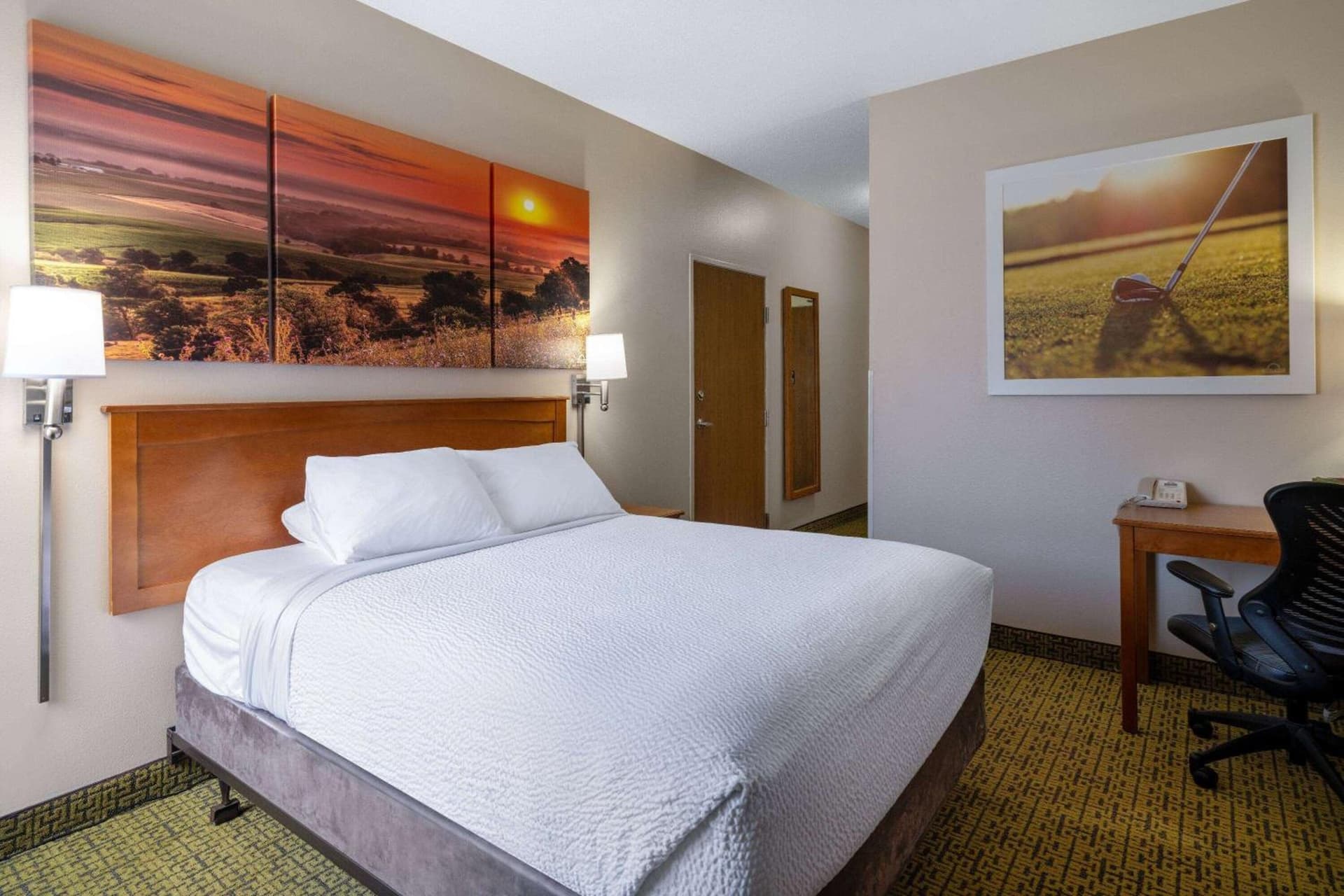 Days Inn & Suites by Wyndham Madison gallery photo in Madison, WI — image 23