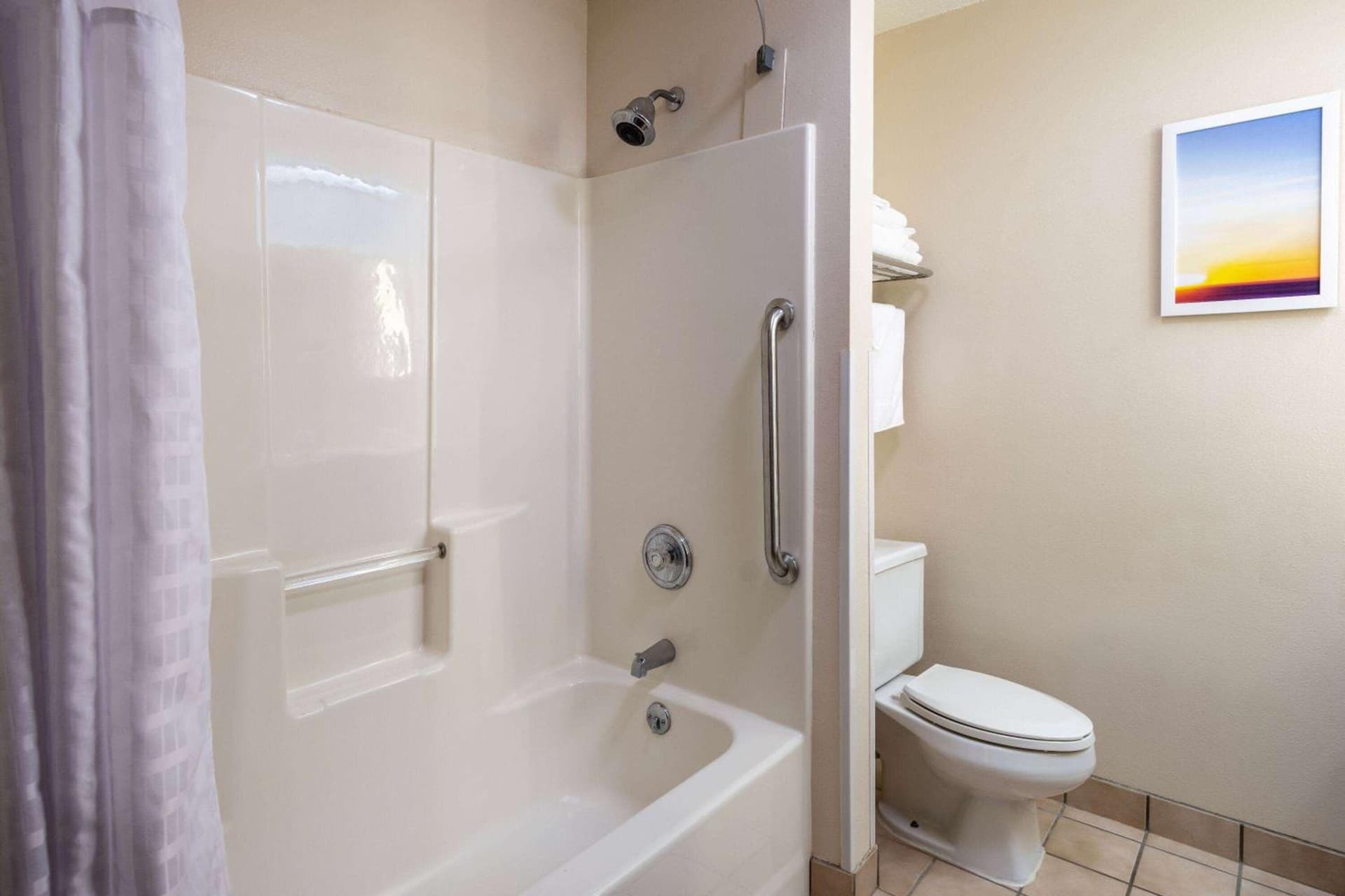 Days Inn & Suites by Wyndham Madison gallery photo in Madison, WI — image 33