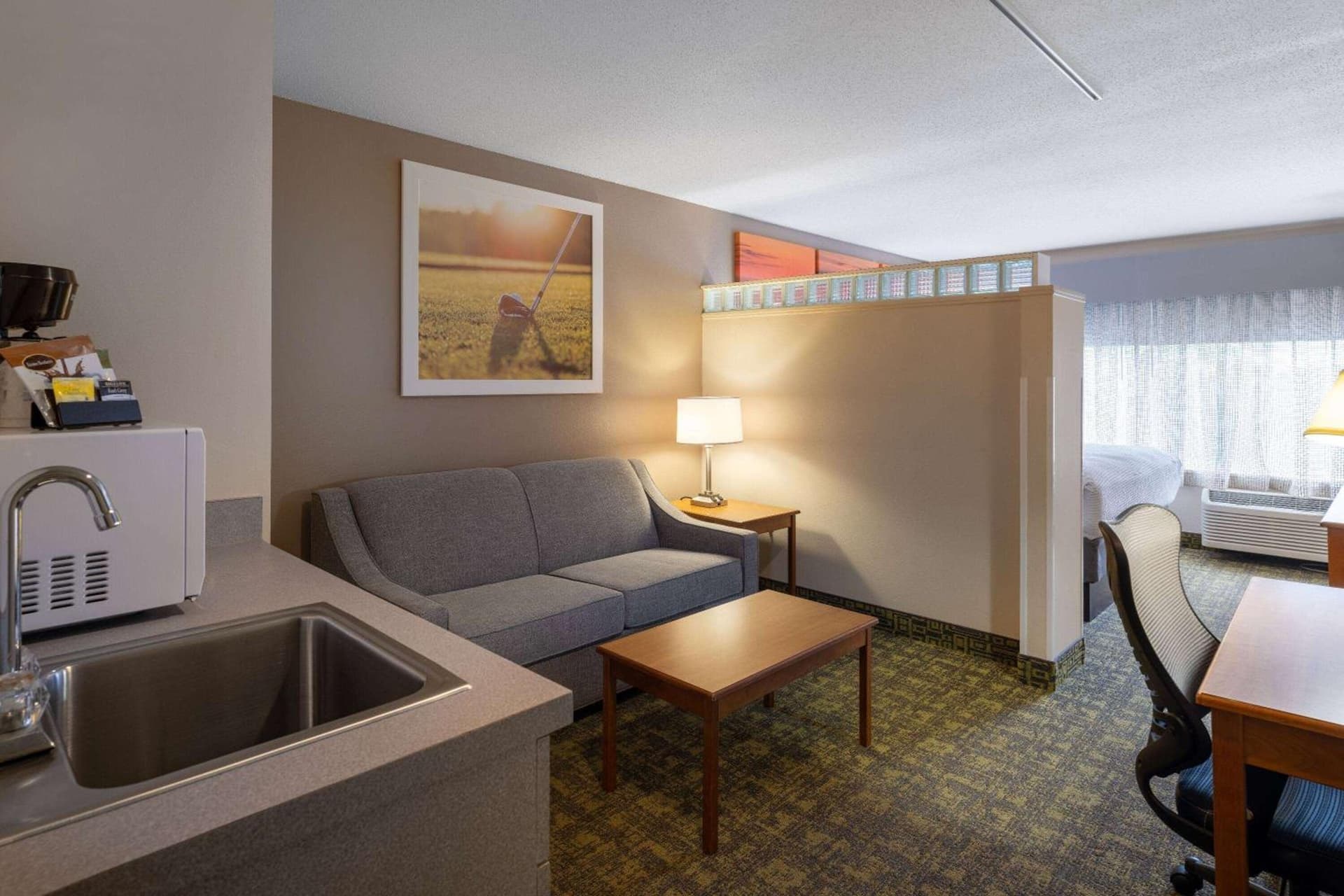 Days Inn & Suites by Wyndham Madison gallery photo in Madison, WI — image 30