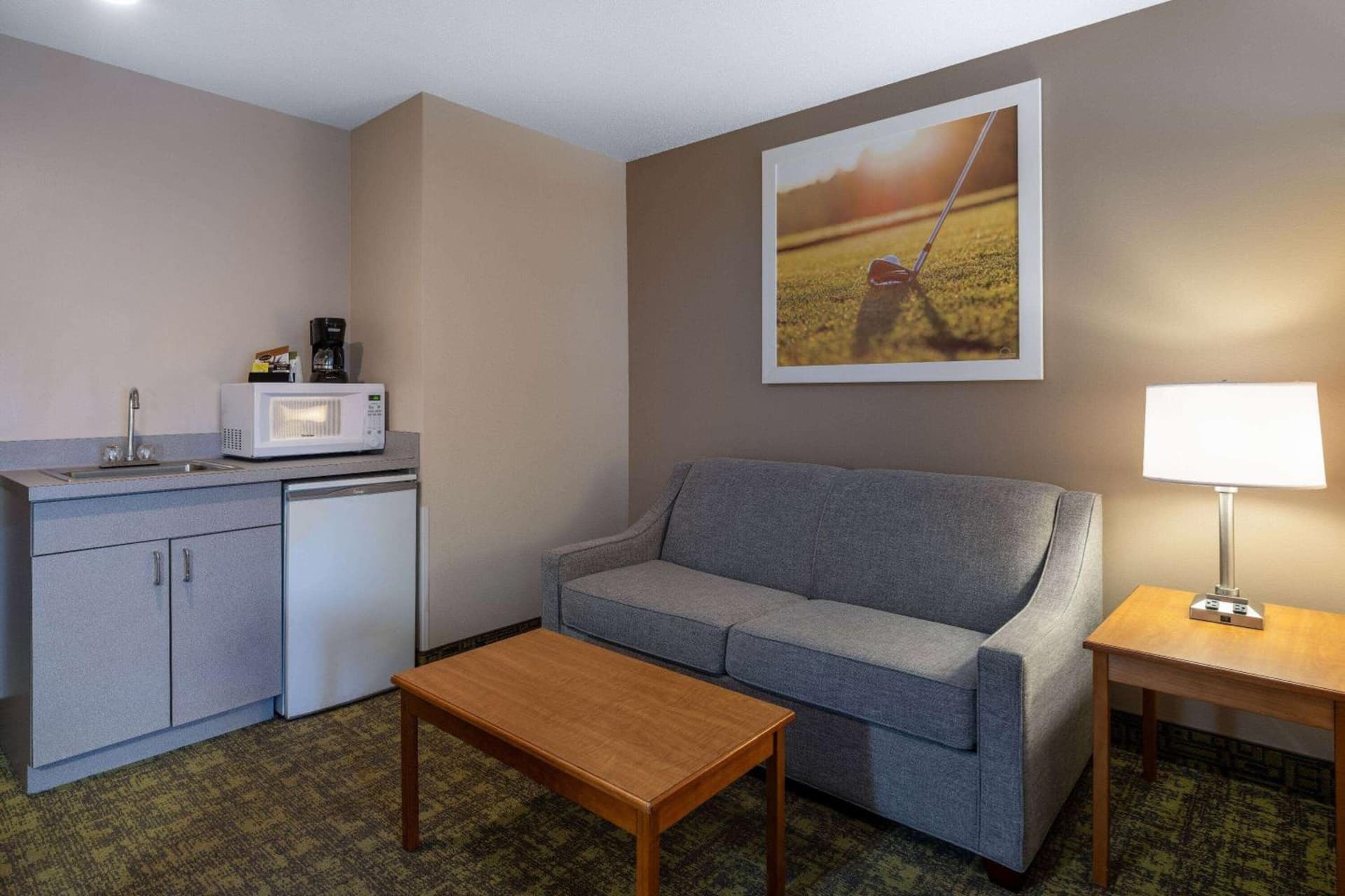 Days Inn & Suites by Wyndham Madison gallery photo in Madison, WI — image 48