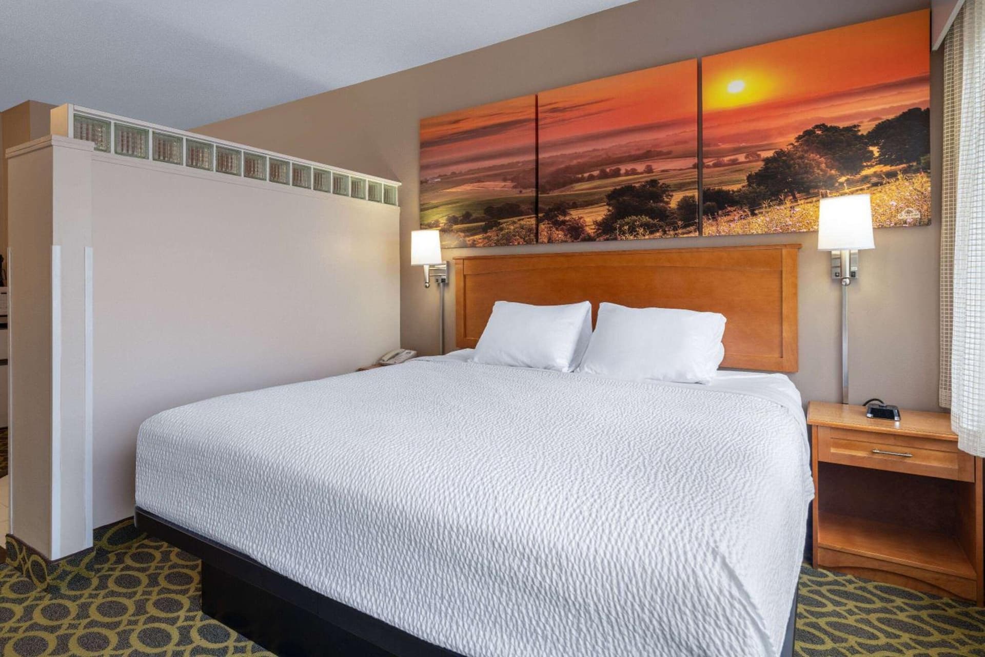 Days Inn & Suites by Wyndham Madison gallery photo in Madison, WI — image 49