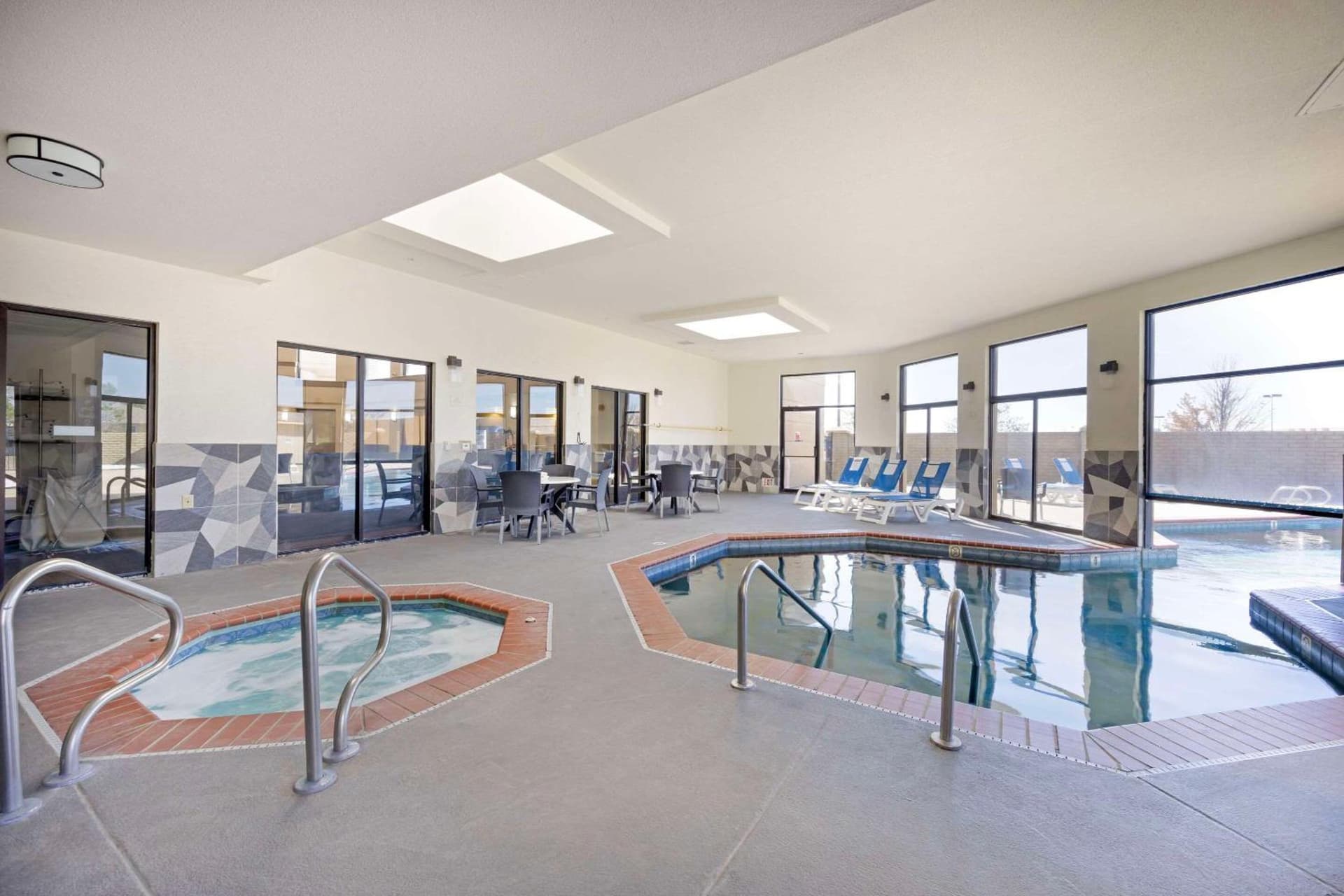 Comfort Inn & Suites Wichita Northeast gallery photo in Wichita, KS — image 7