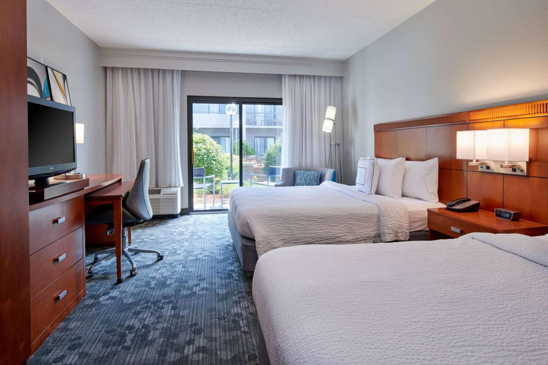 Sonesta Select Minneapolis Eden Prairie interior in Eden Prairie, MN — gallery photo 2