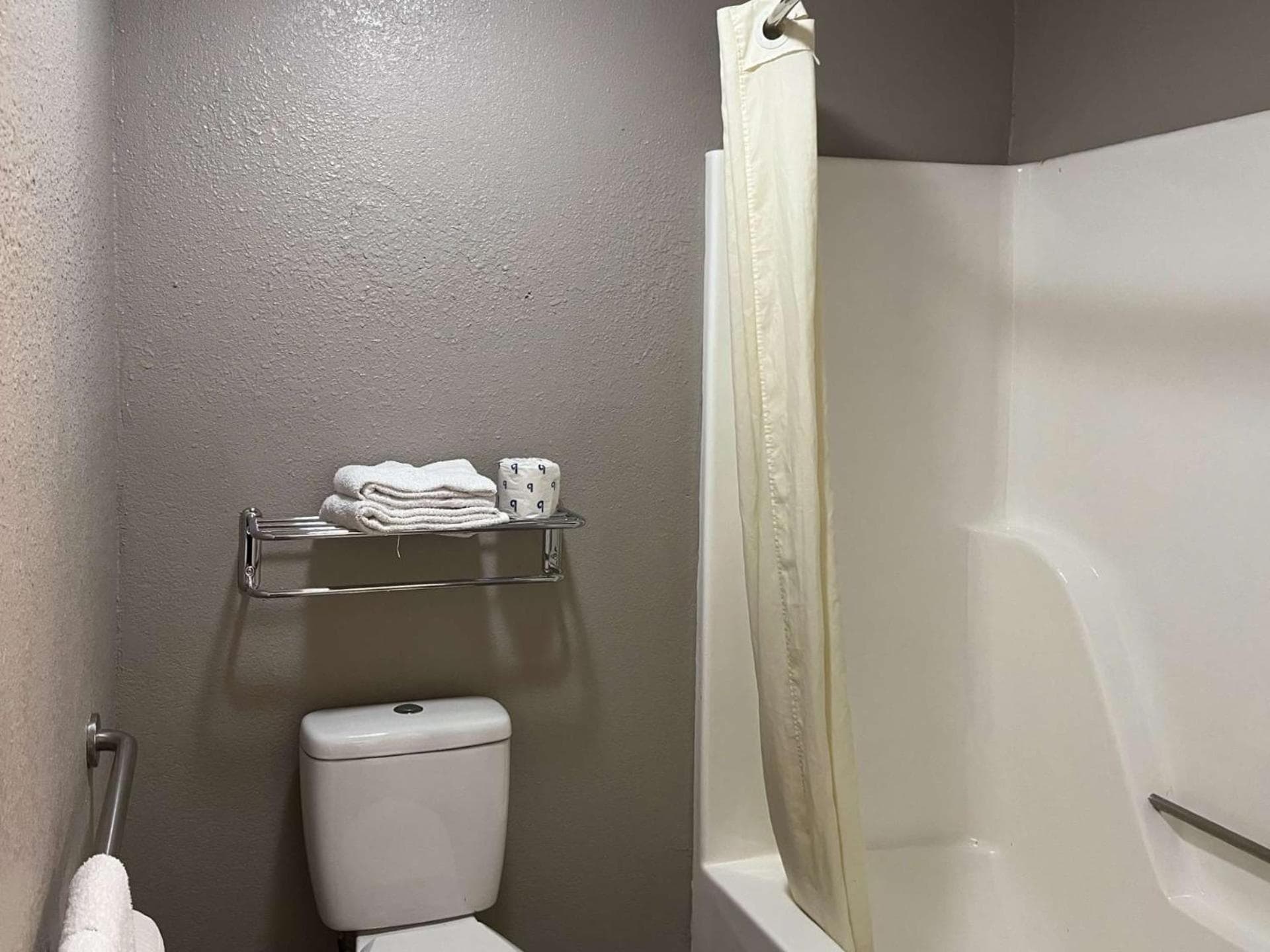 Motel 6 Hurricane, WV property views in Hurricane, WV — gallery photo 3