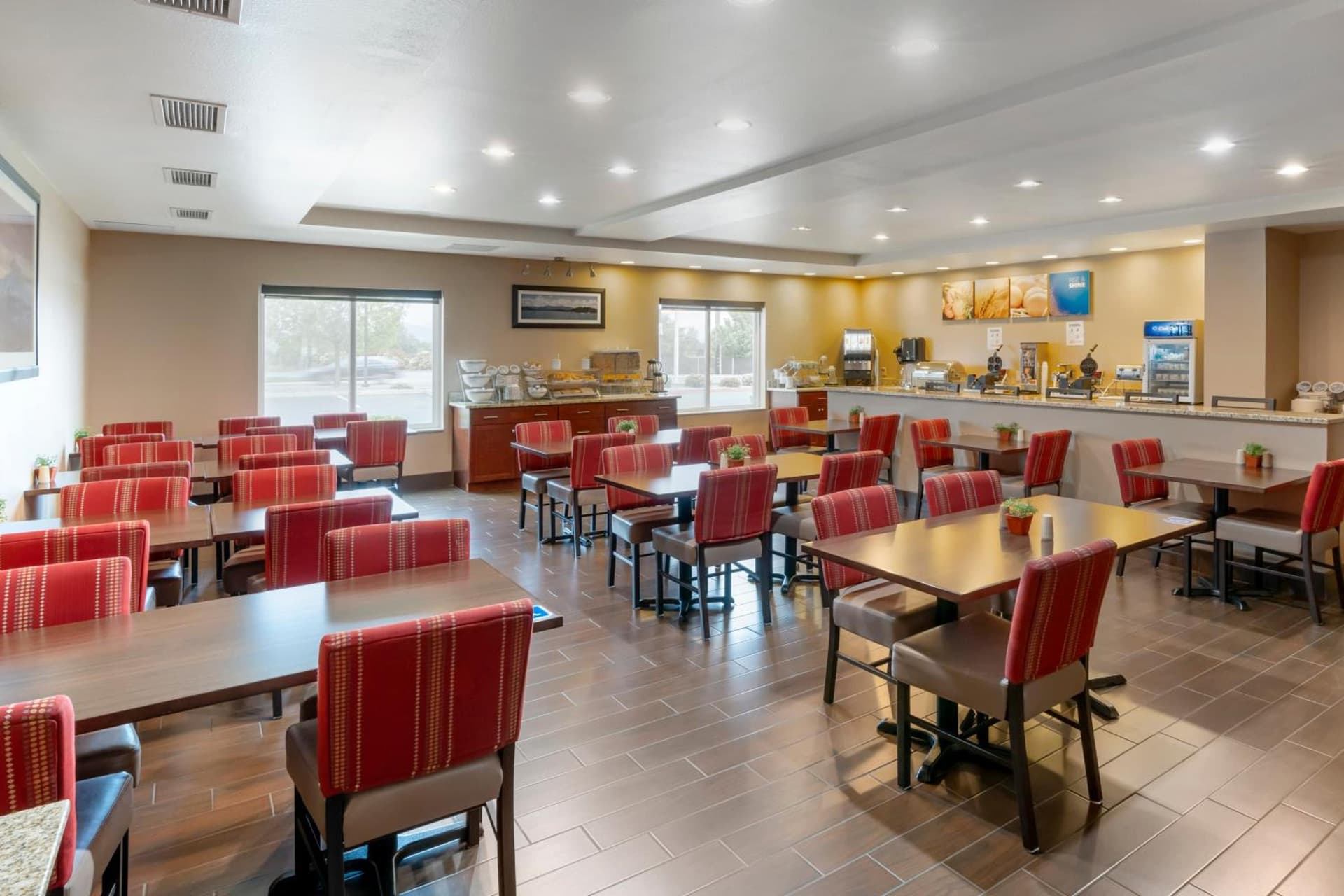 Comfort Suites Redding - Shasta Lake interior in Redding, CA — gallery photo 2