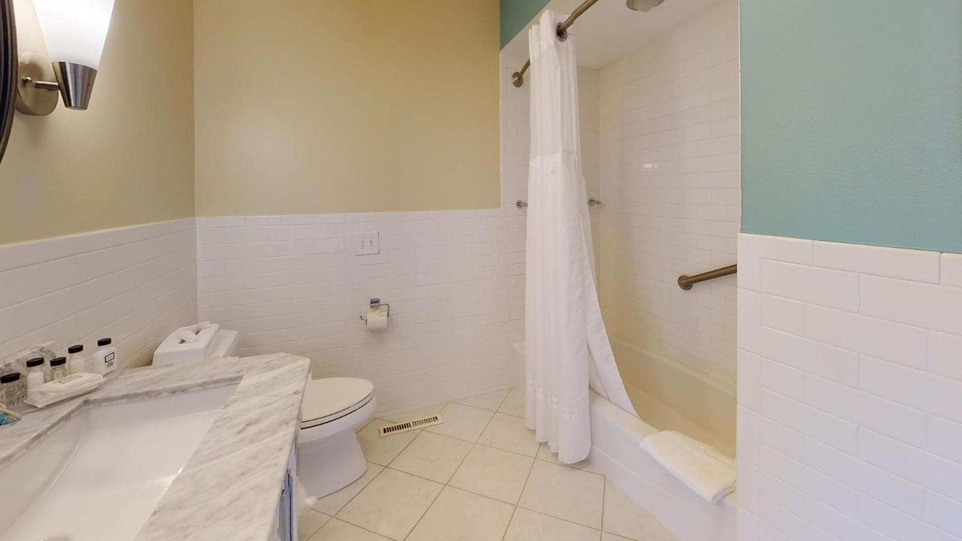 Breezeway Boutique Hotel interior in Westerly, RI — gallery photo 2