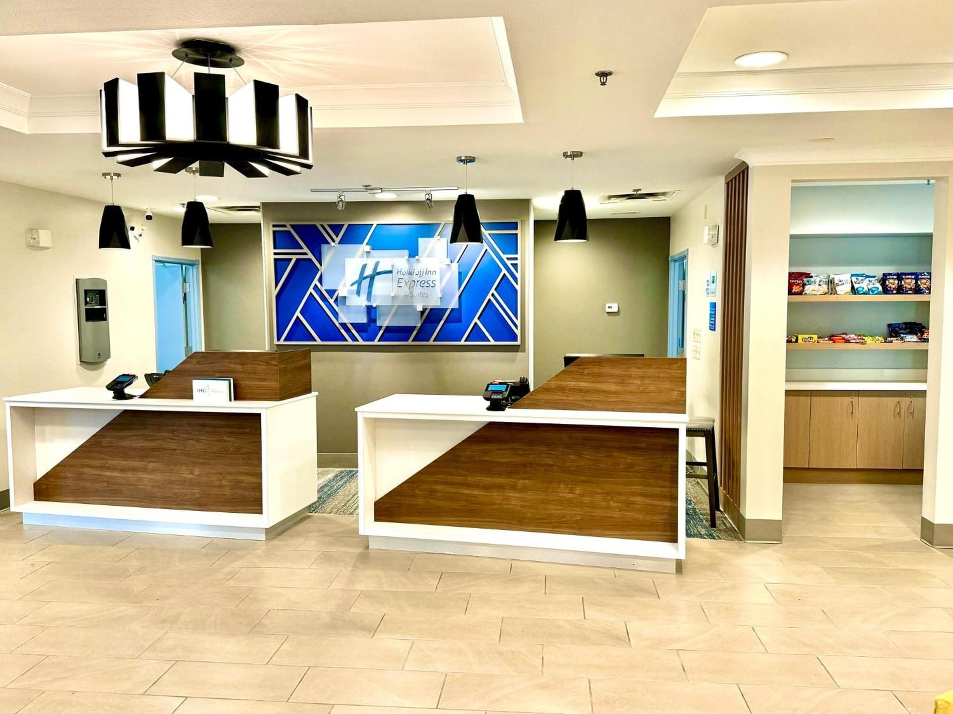 Holiday Inn Express & Suites Dewitt - Syracuse by IHG interior in East Syracuse, NY — gallery photo 2