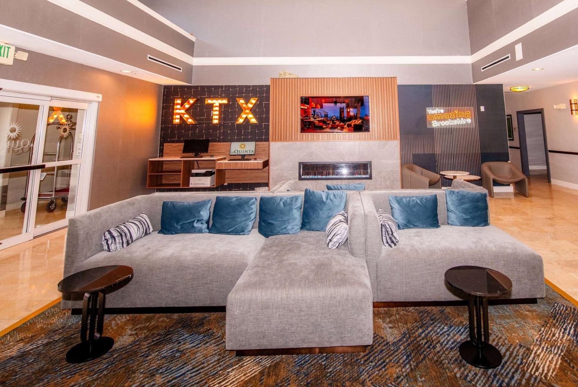 La Quinta by Wyndham Brookshire West Katy interior in Brookshire, TX — gallery photo 2