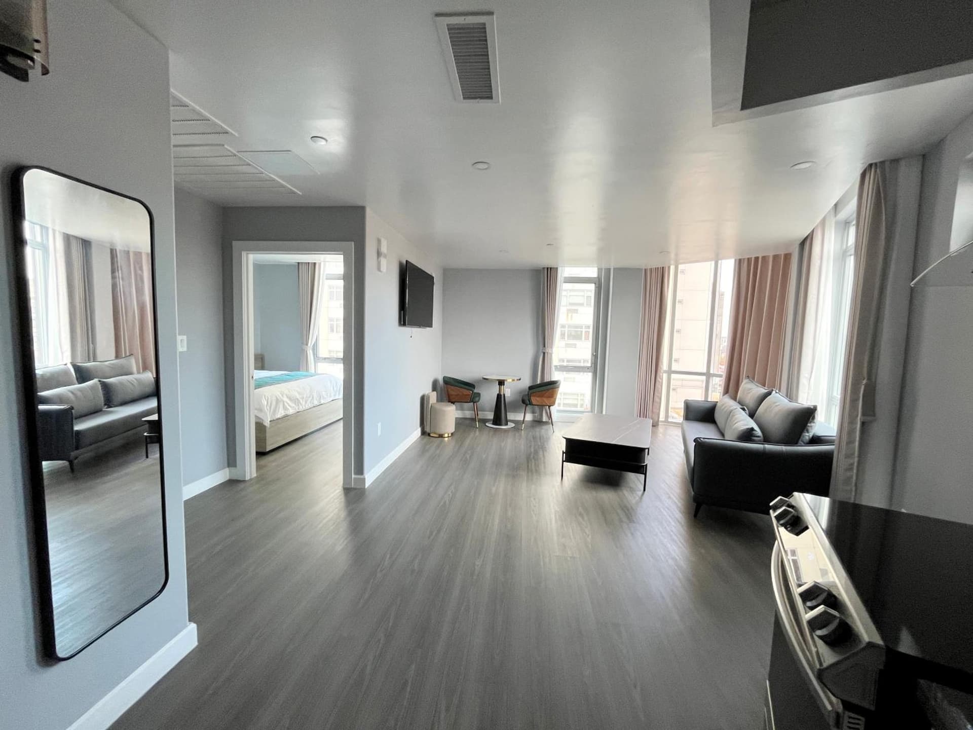 Starlight Hotel Near LGA Airport property views in Queens, NY — gallery photo 3