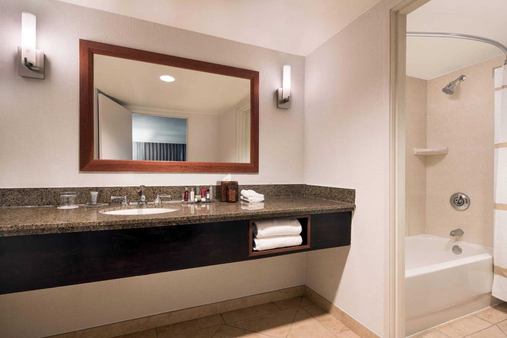 Bakersfield Marriott at the Convention Center gallery photo in Bakersfield, CA — image 36