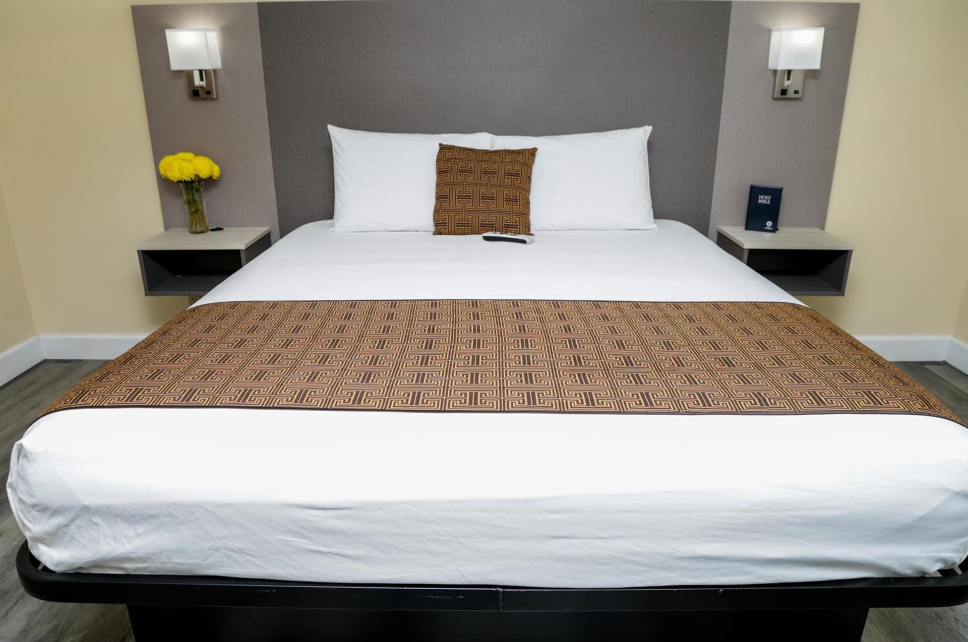 Silver Surf Motel property views in San Simeon, CA — gallery photo 3