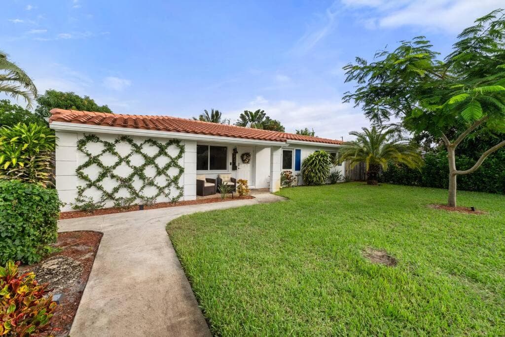 Coastal Charm + Modern Comfort Delray! featured exterior or lobby in Delray Beach, FL — similar hotel