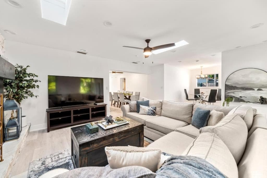 Coastal Charm + Modern Comfort Delray! interior in Delray Beach, FL — gallery photo 2