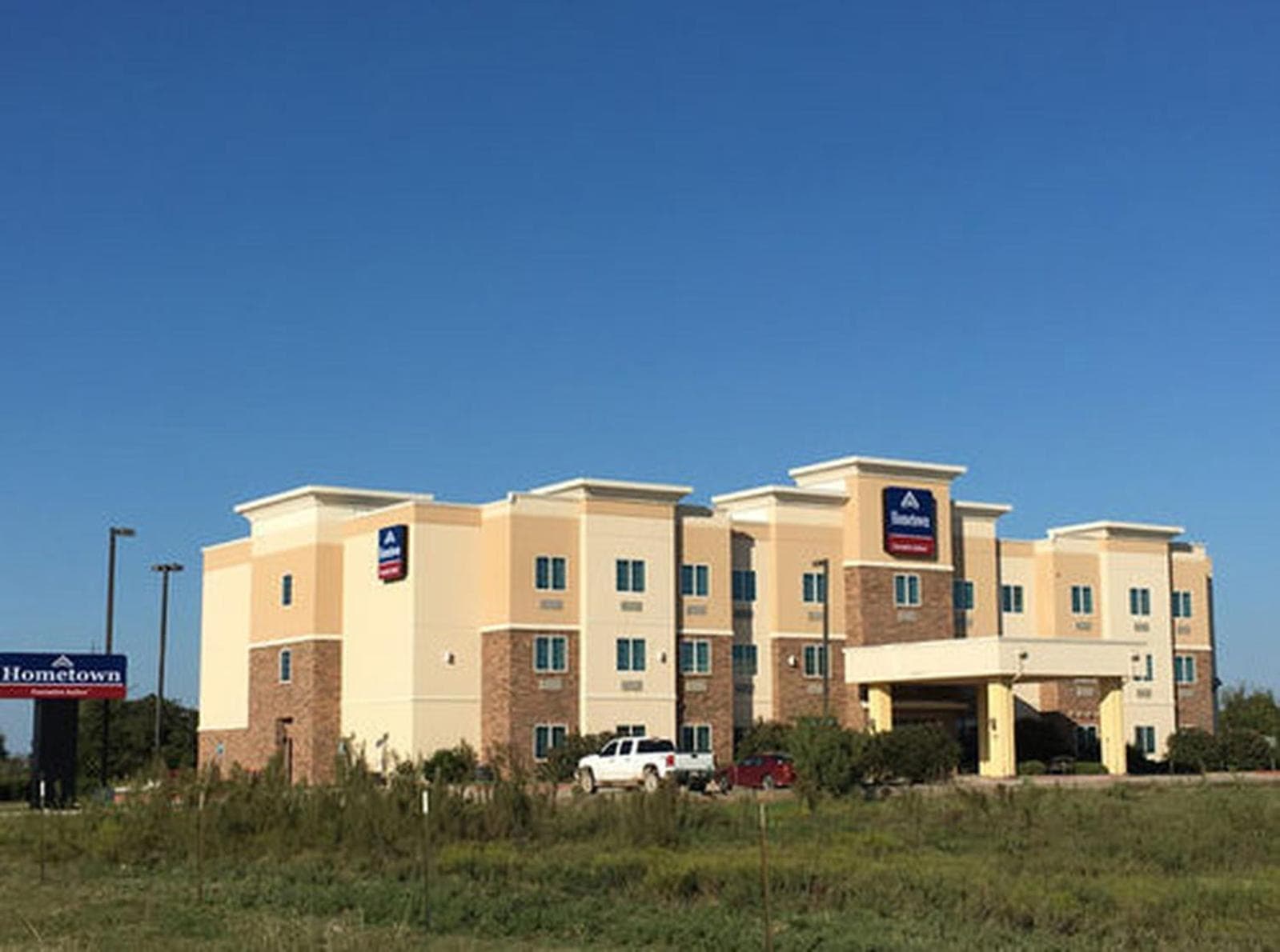 Holiday Inn Express & Suites Bridgeport by IHG interior in Bridgeport, TX — gallery photo 2