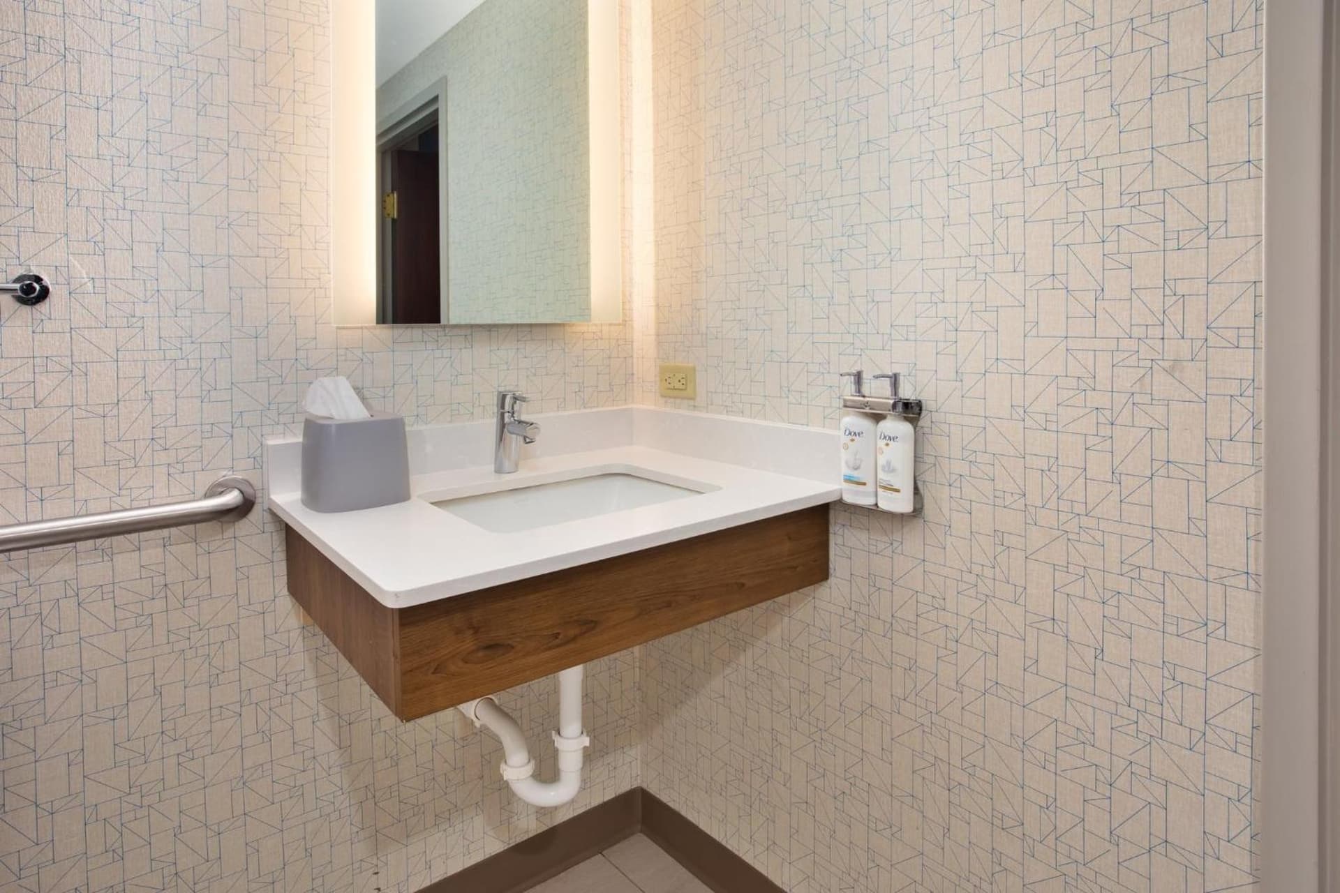 Holiday Inn Express Hotel & Suites Rochester Webster by IHG gallery photo in Webster — image 11