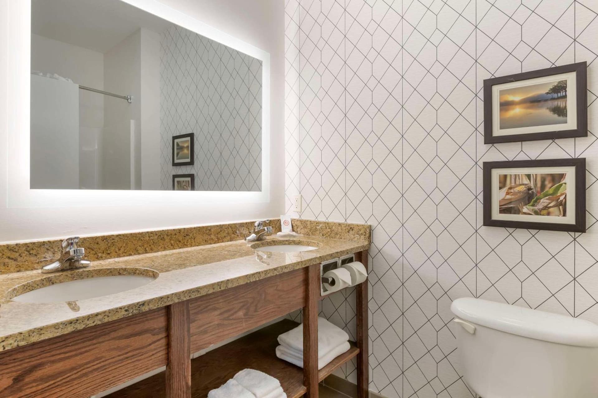 Comfort Inn & Suites Davenport - Quad Cities interior in Davenport, IA — gallery photo 2