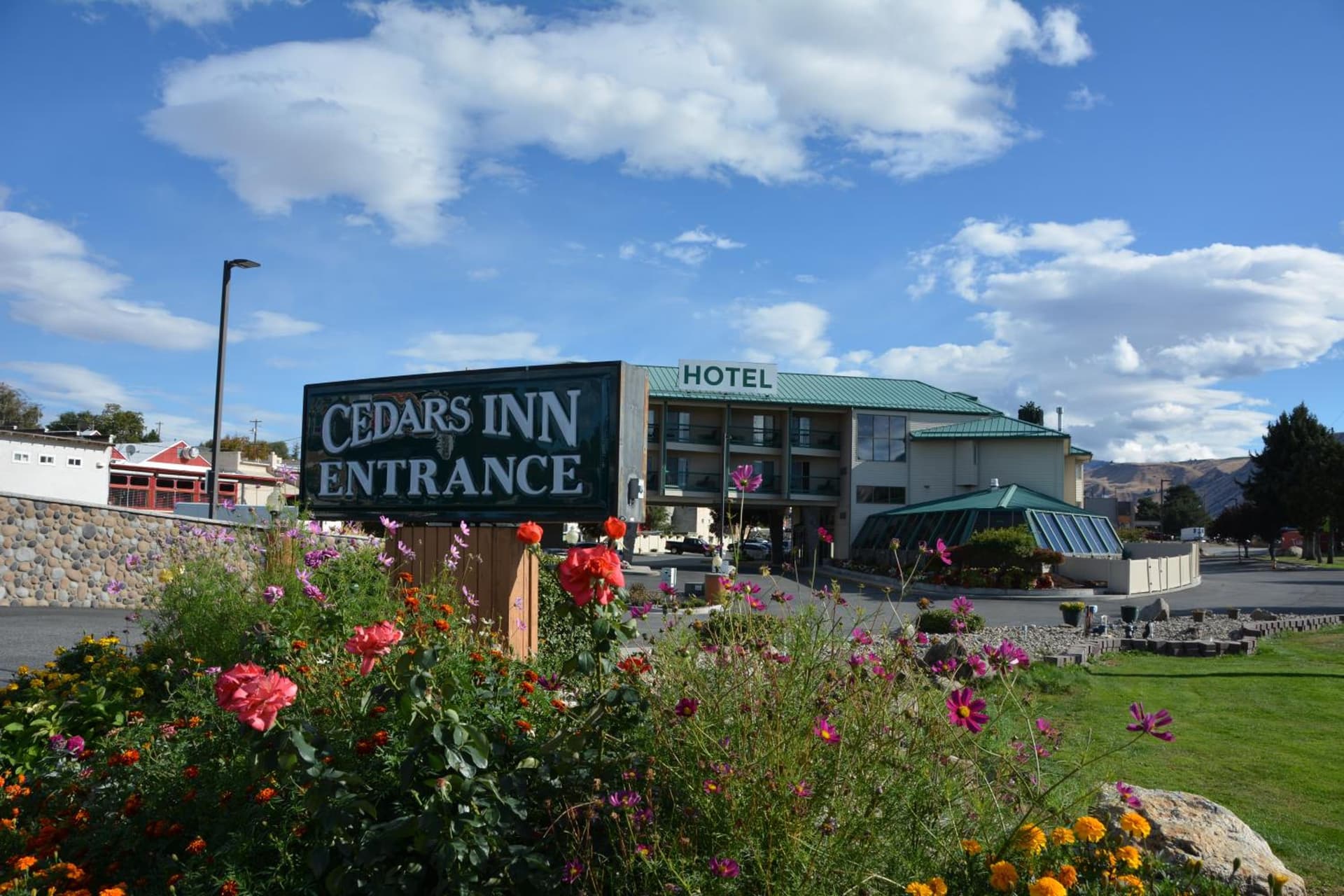 Cedars Inn featured exterior or lobby in Wenatchee, WA — similar hotel