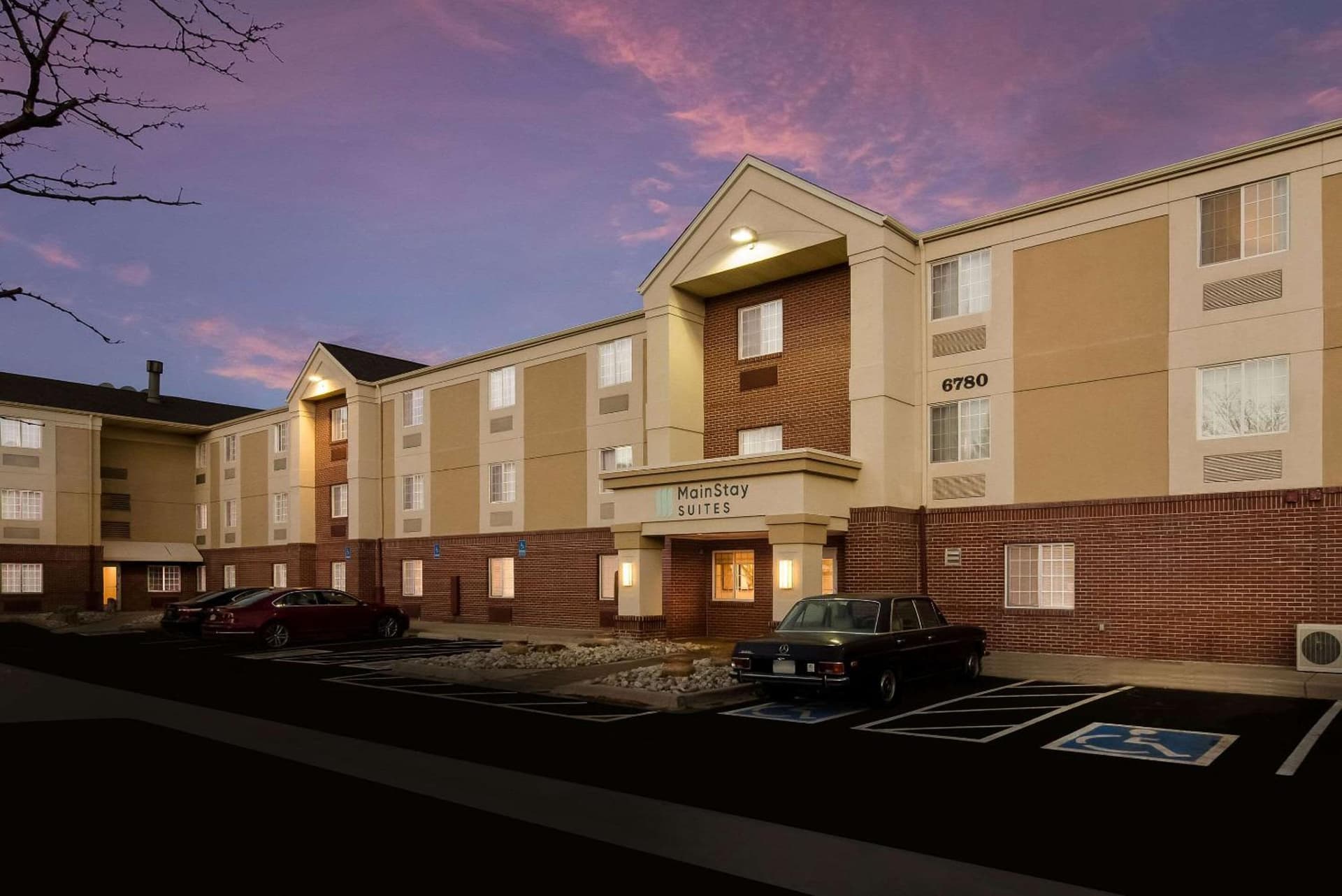 MainStay Suites Denver Tech Center property views in Centennial, CO — gallery photo 3