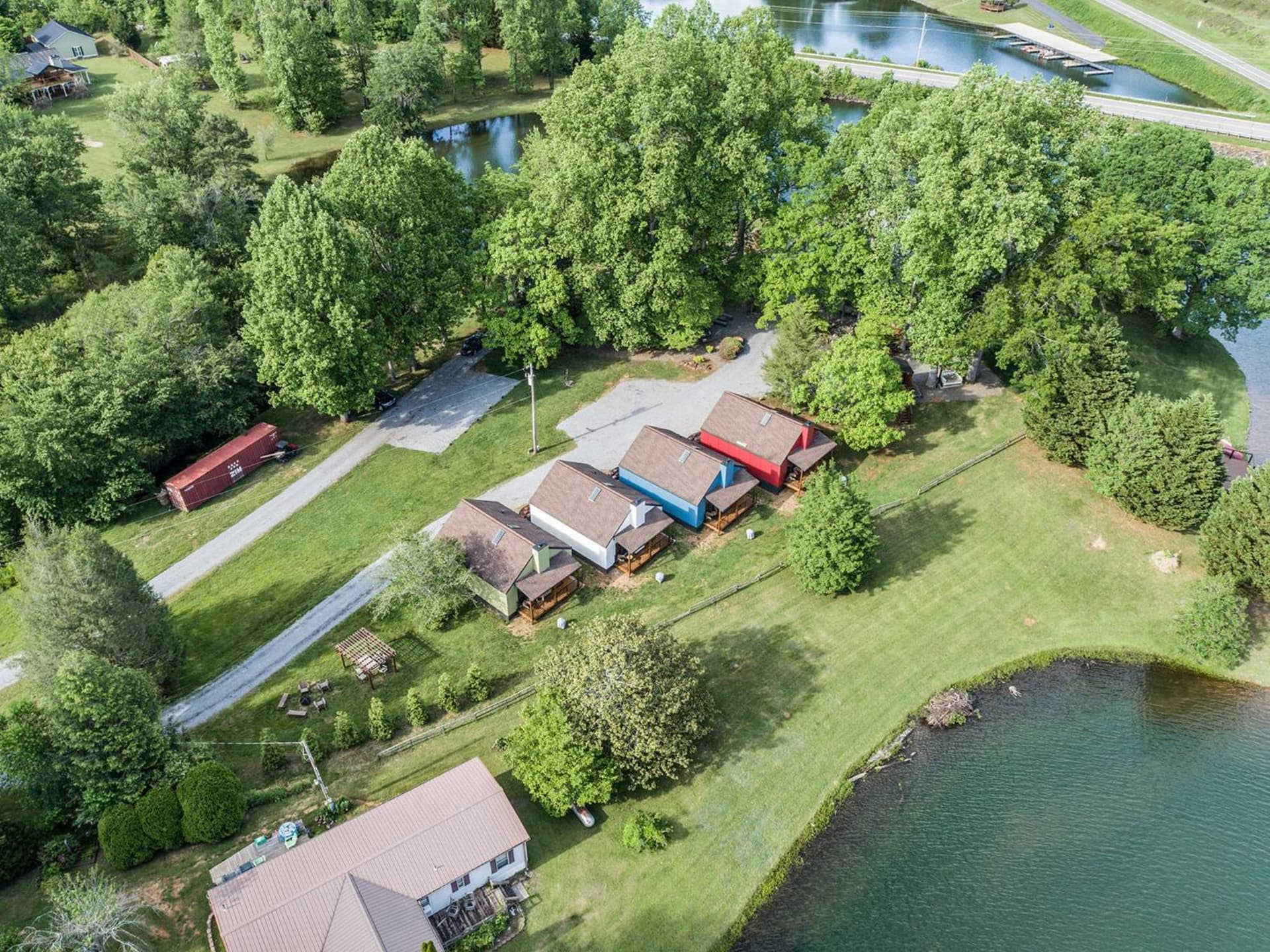 Tranquille Resort interior in Hiawassee, GA — gallery photo 2