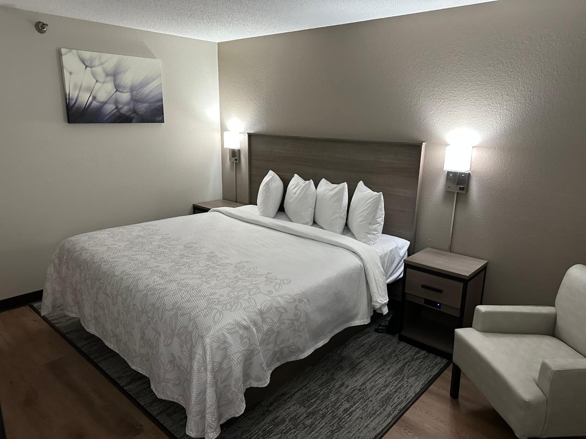 Red Roof Inn PLUS Belleville interior in Belleville, MI — gallery photo 2