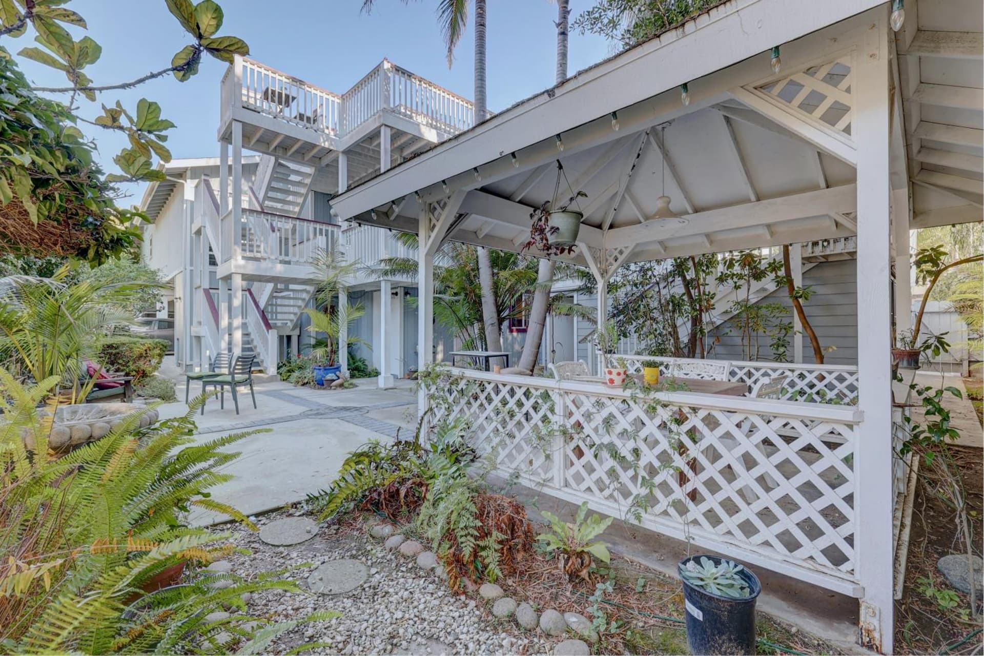 Pelican Cove Inn property views in Carlsbad, CA — gallery photo 3