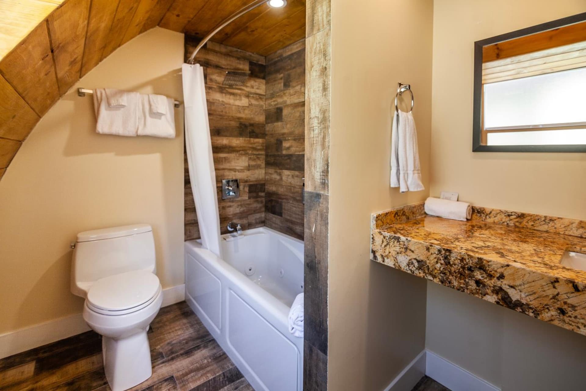 Tahquitz Pines Retreat property views in Idyllwild, CA — gallery photo 3