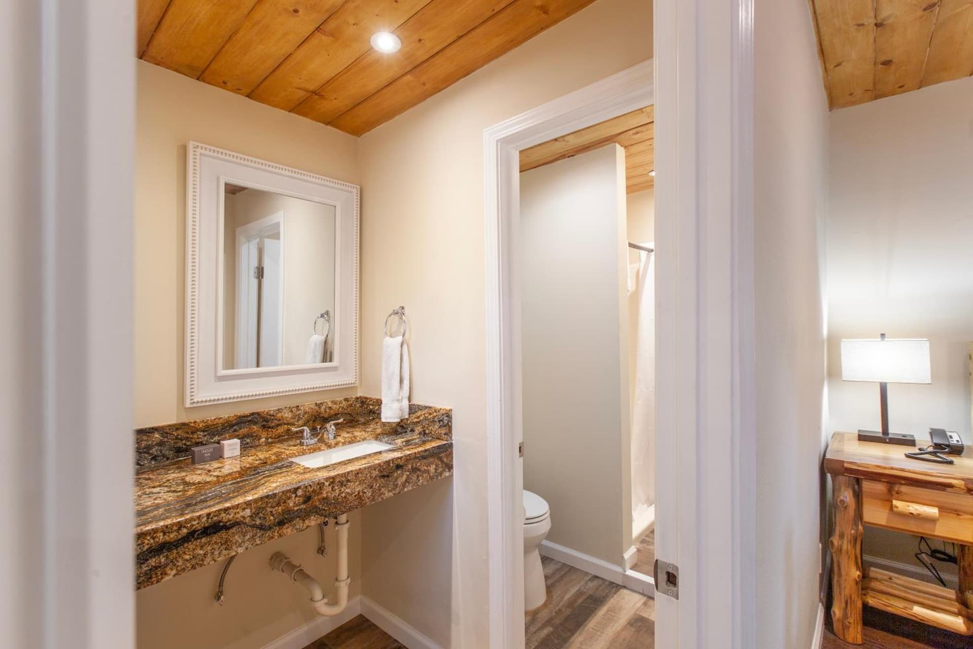 Tahquitz Pines Retreat interior in Idyllwild, CA — gallery photo 2