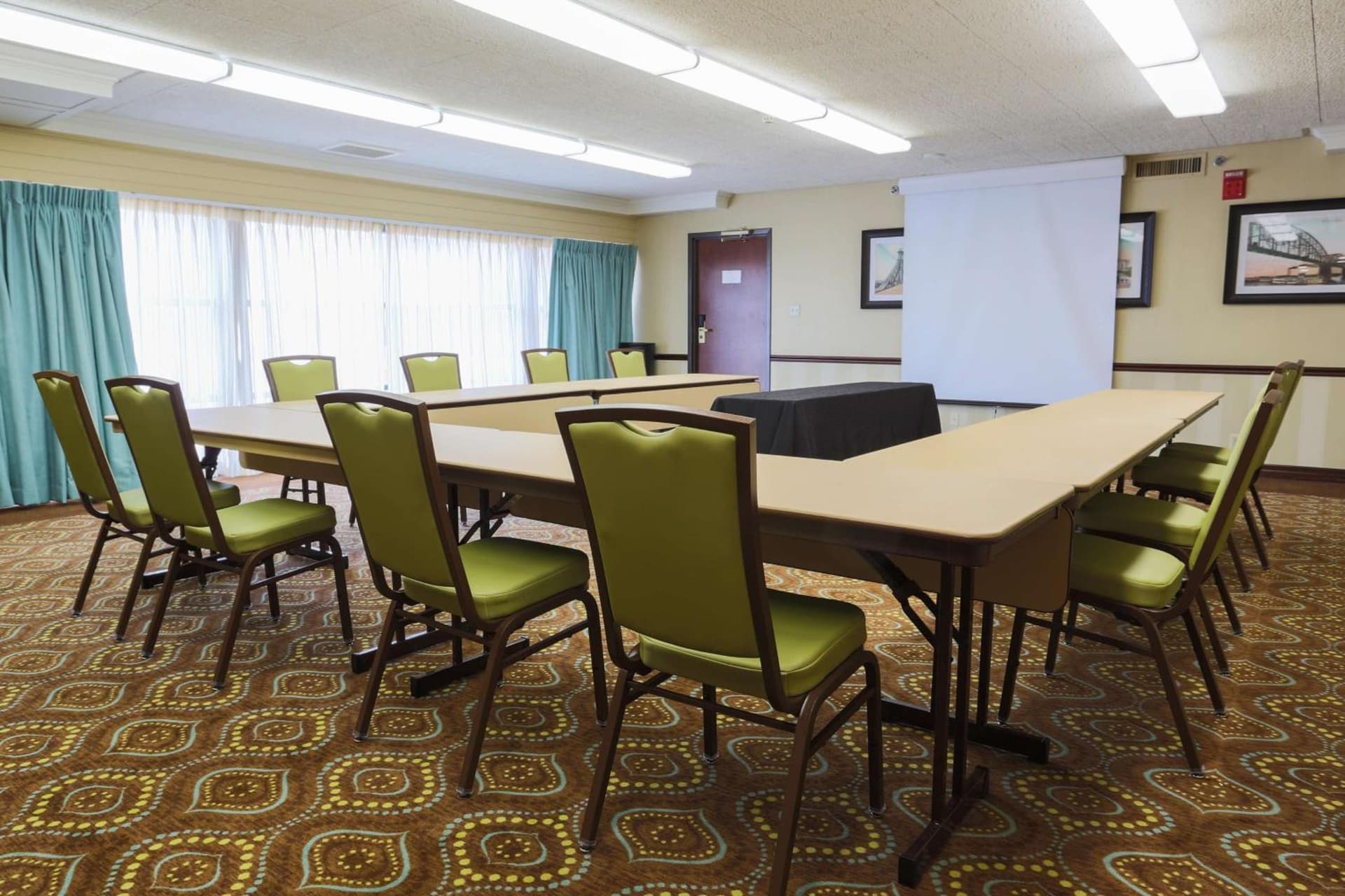 Pear Tree Inn St Louis Convention Center property views in Saint Louis, MO — gallery photo 3
