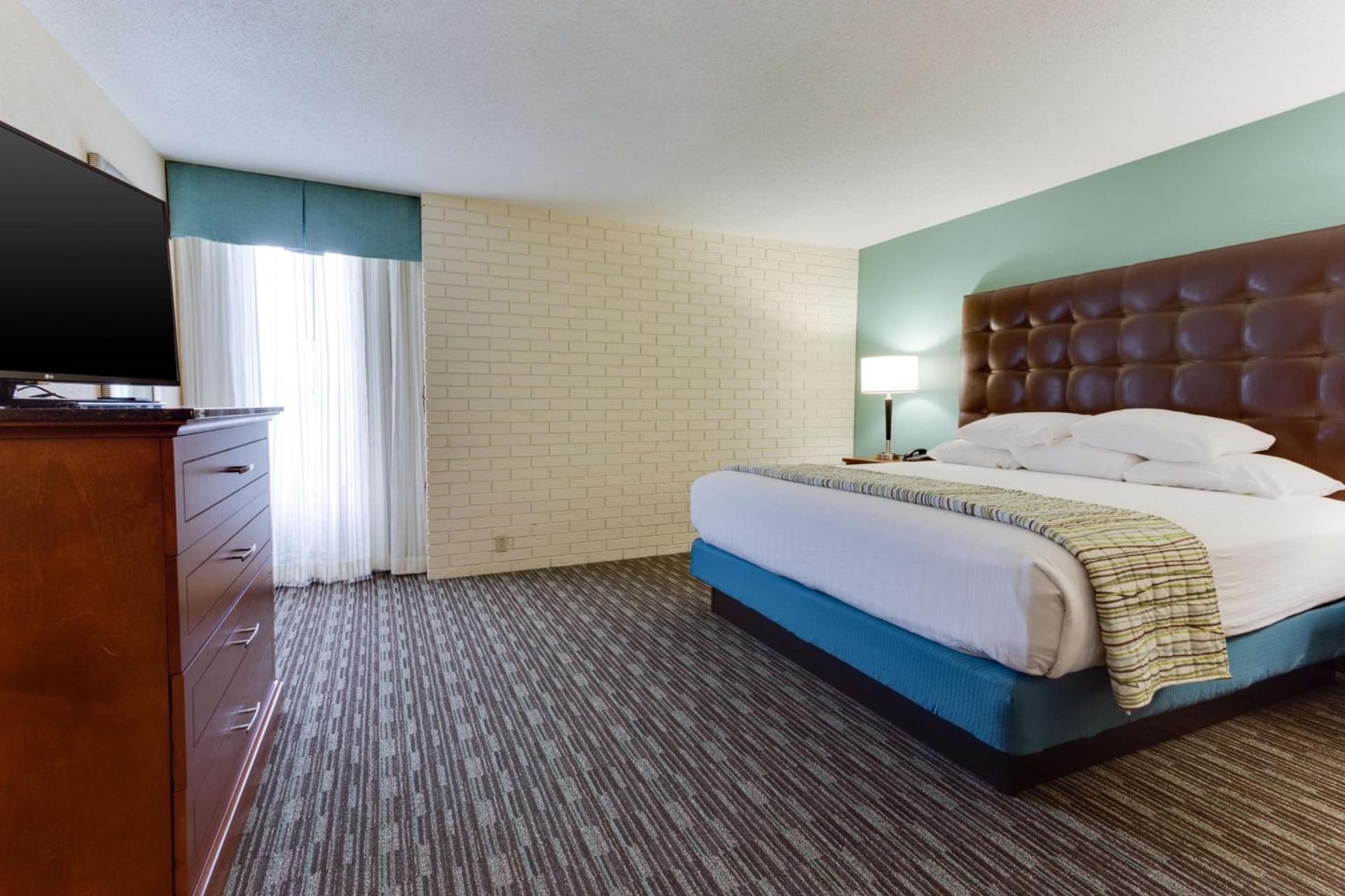 Drury Inn & Suites Birmingham Grandview interior in Birmingham, AL — gallery photo 2