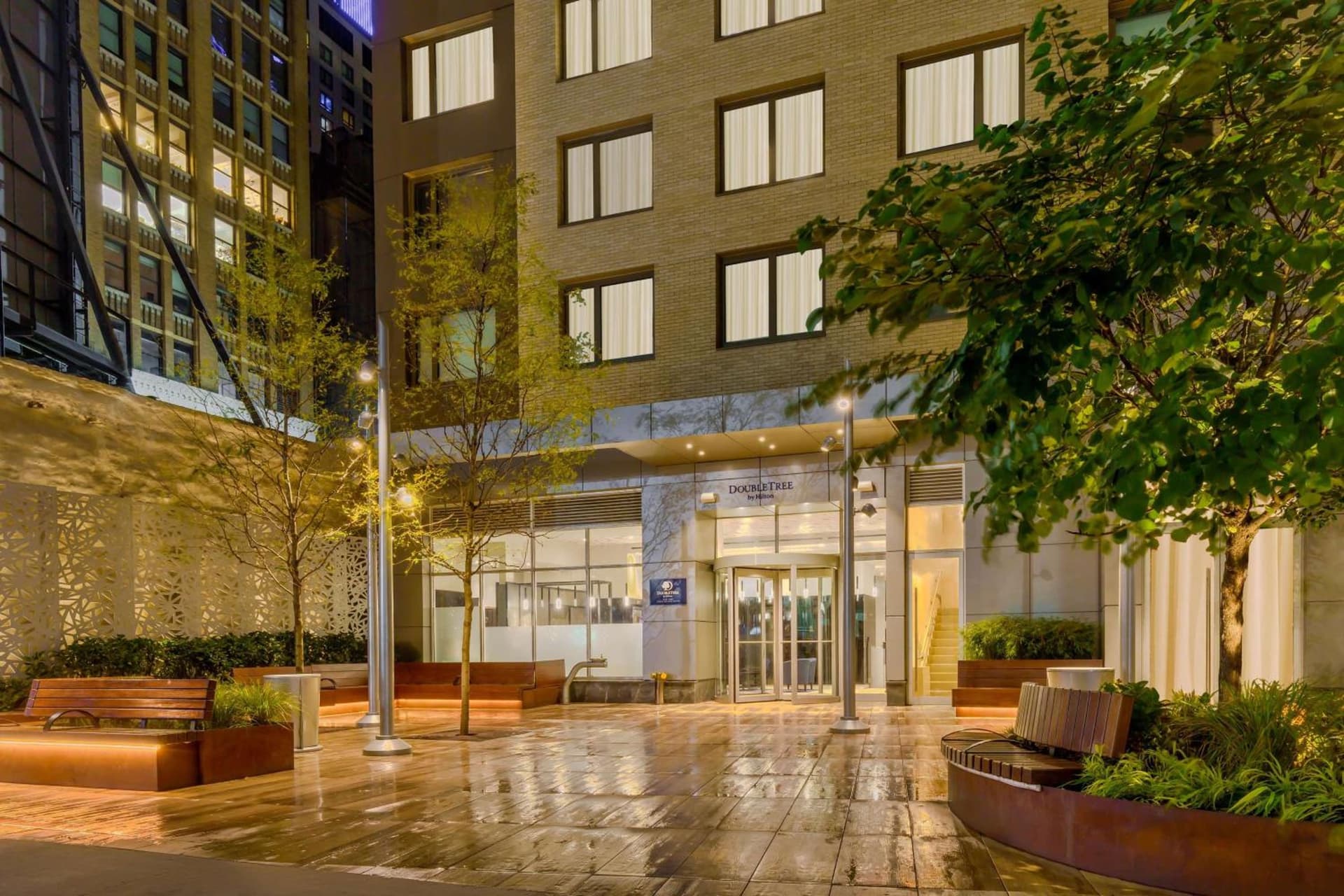 DoubleTree by Hilton New York Times Square South interior in New York, NY — gallery photo 2