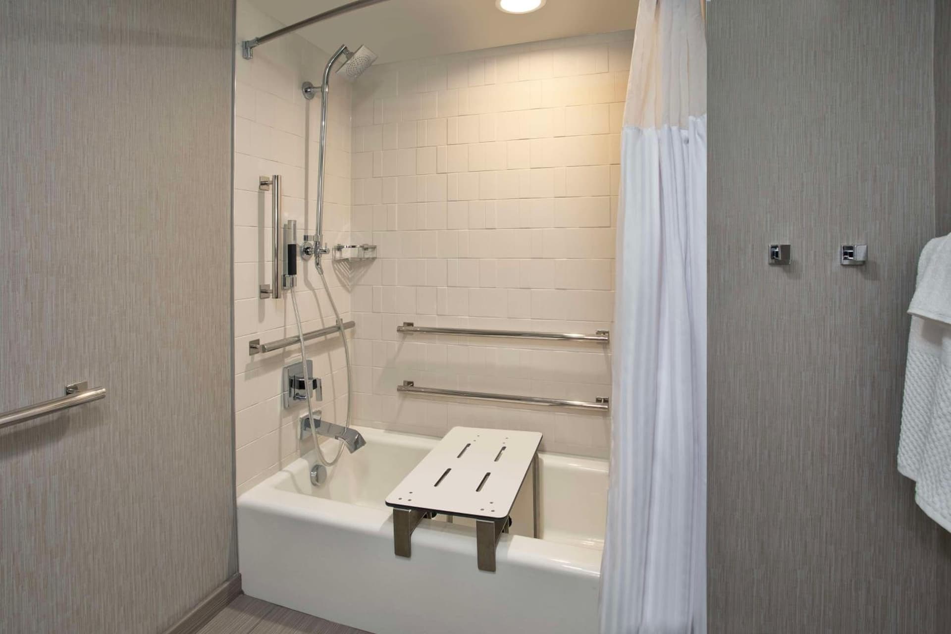 DoubleTree by Hilton Lansing gallery photo in Lansing, MI — image 9