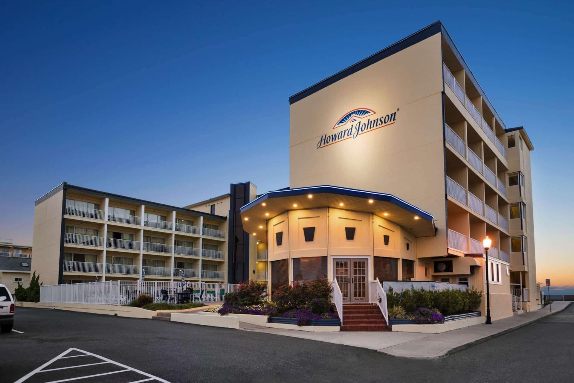 Howard Johnson by Wyndham Ocean City Oceanfront interior in Ocean City, MD — gallery photo 2