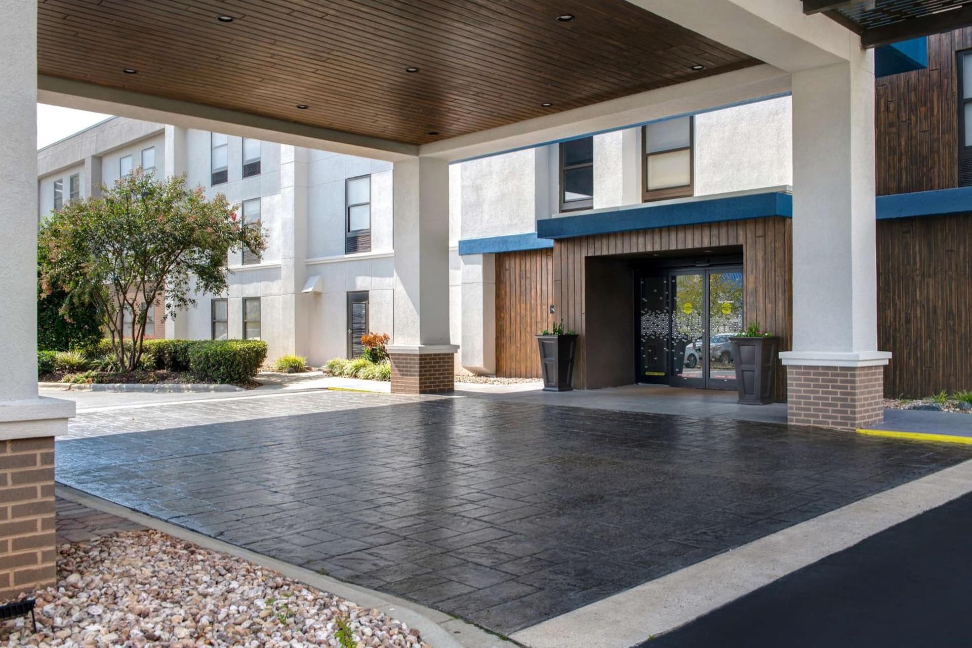 Hampton Inn Charlotte Monroe interior in Monroe, NC — gallery photo 2