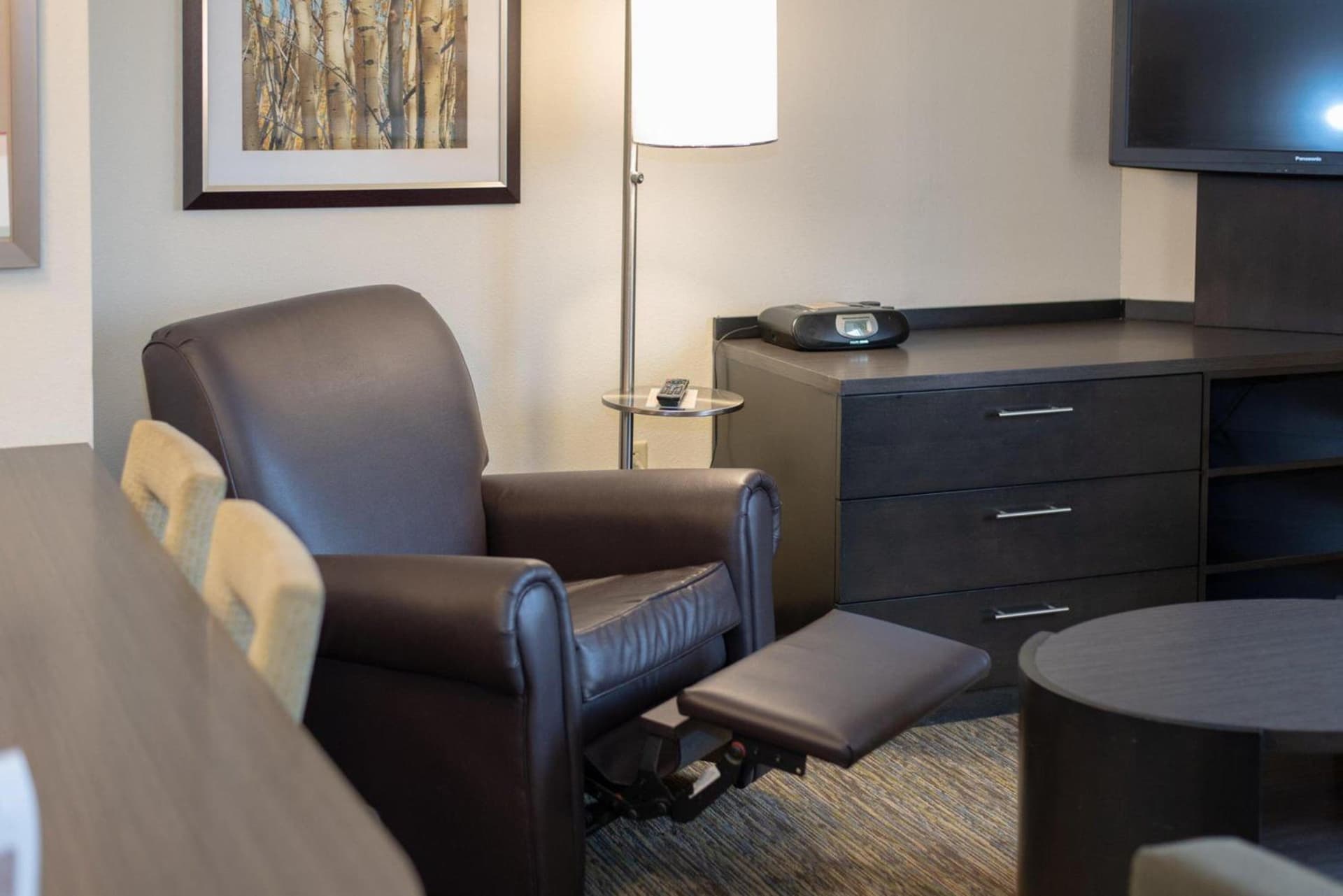 Sonesta Simply Suites Chicago Waukegan gallery photo in Waukegan, IL — image 23