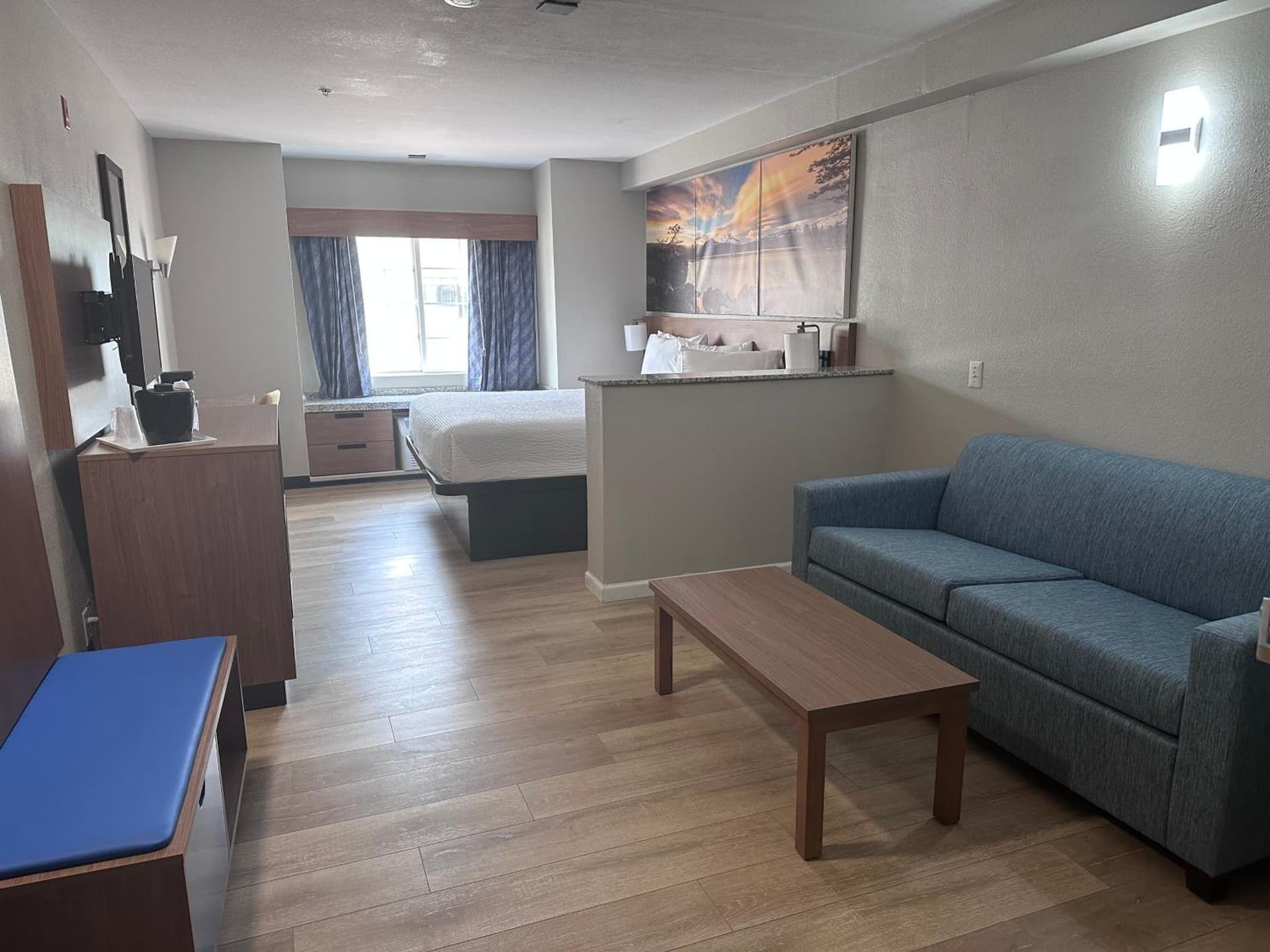 Days Inn & Suites by Wyndham Greeley gallery photo in Greeley, CO — image 26