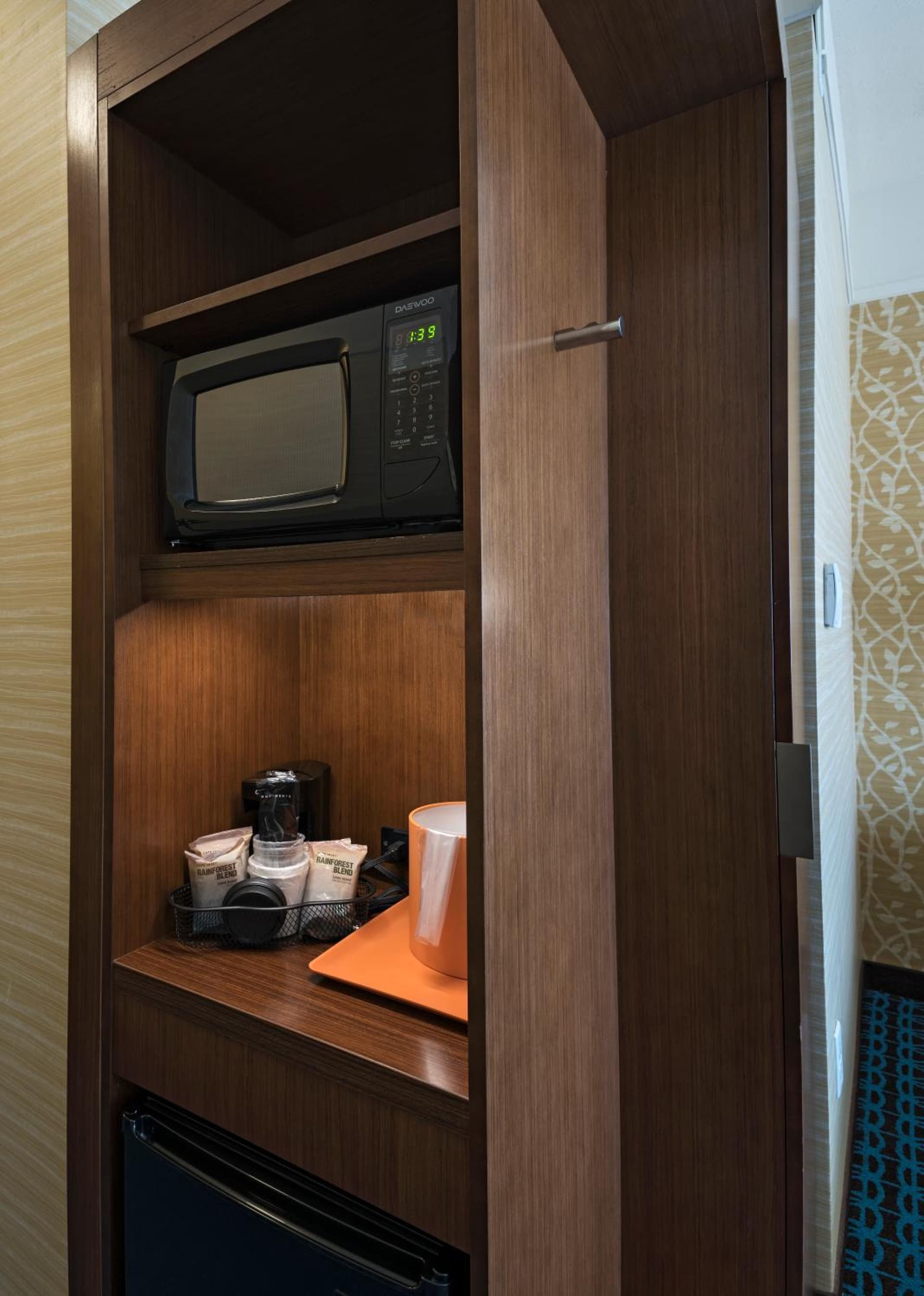 Fairfield Inn & Suites by Marriott Dublin interior in Dublin, GA — gallery photo 2