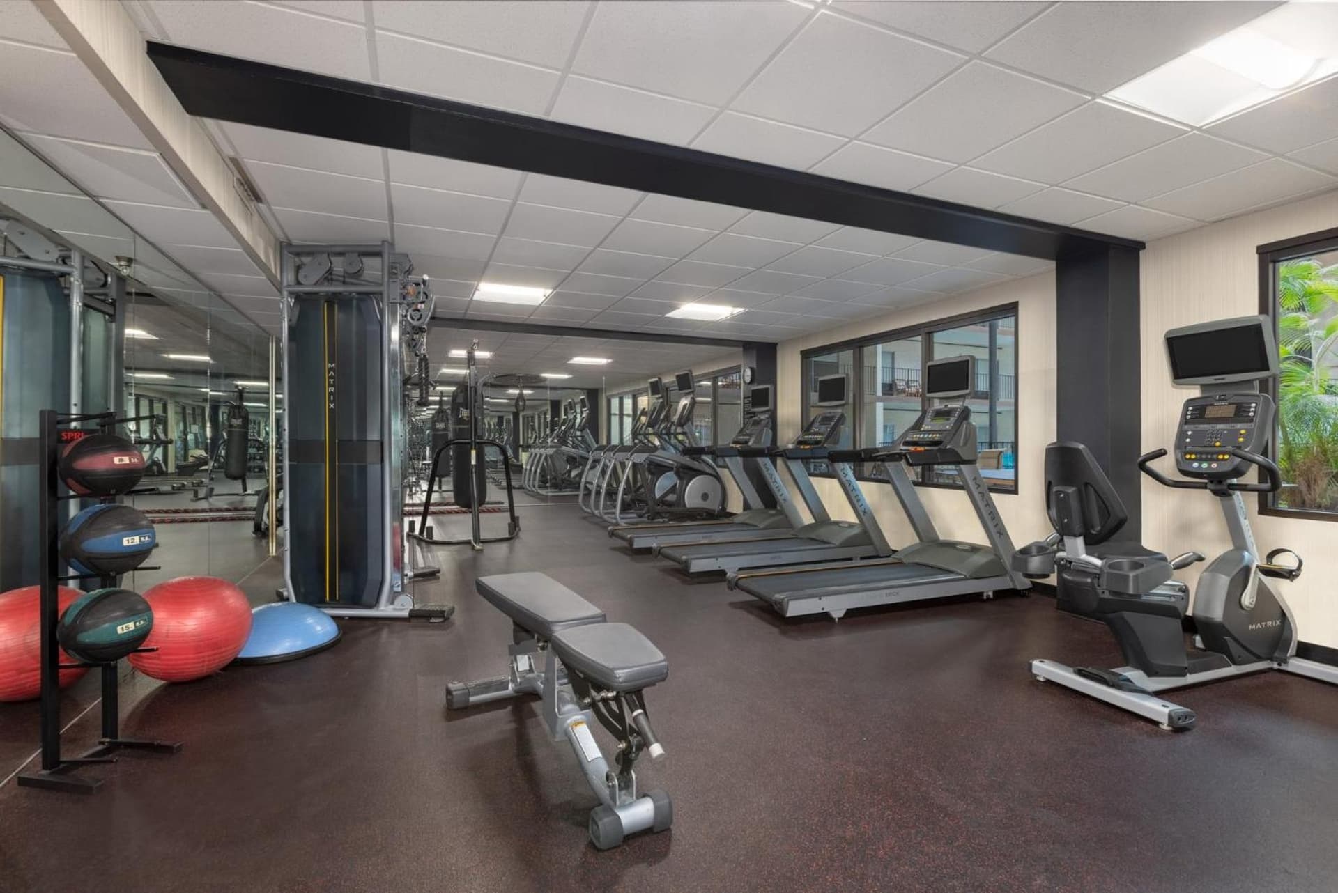 Holiday Inn Des Moines-Airport Conf Center by IHG interior in Des Moines, IA — gallery photo 2