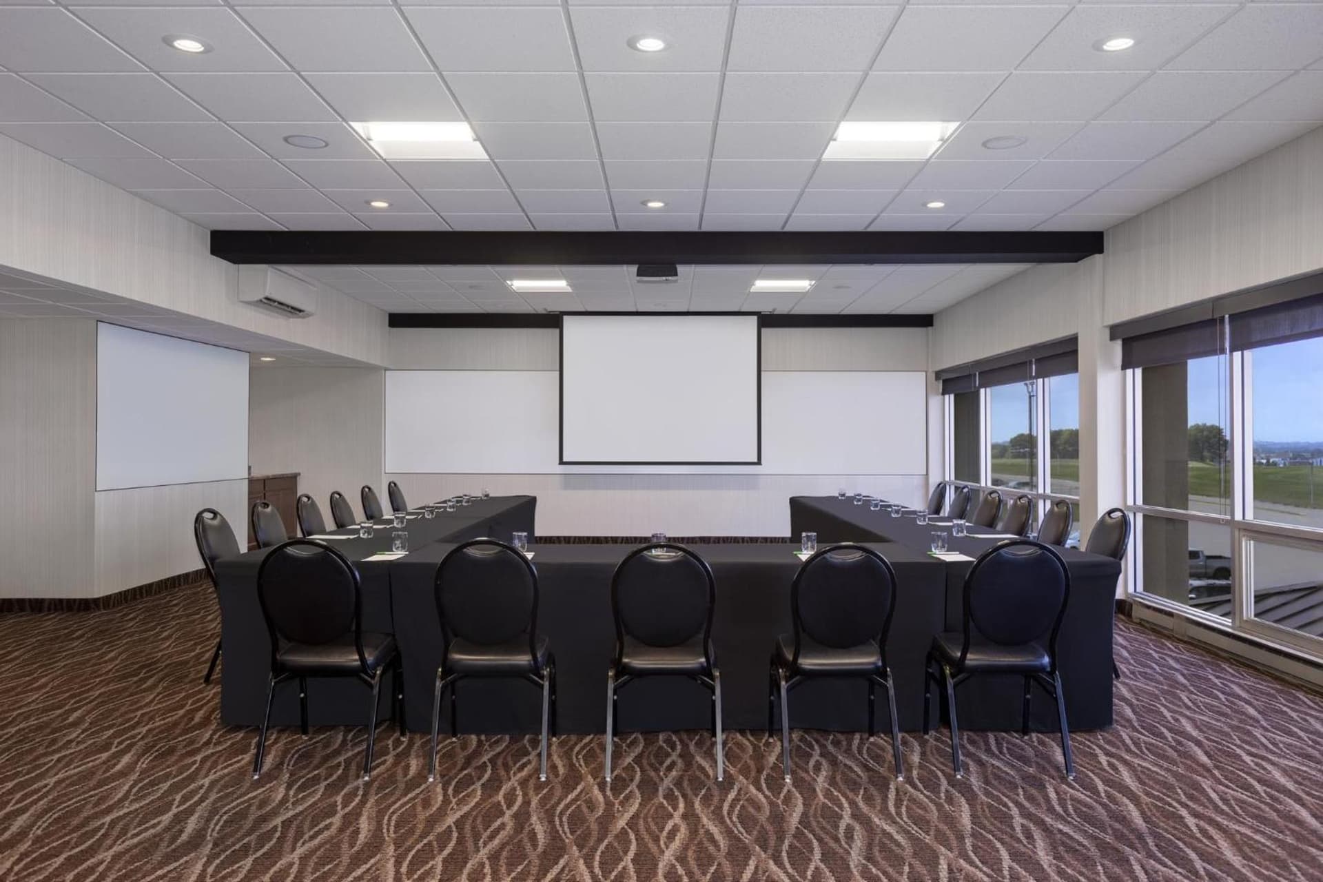 Holiday Inn Des Moines-Airport Conf Center by IHG gallery photo in Des Moines, IA — image 39