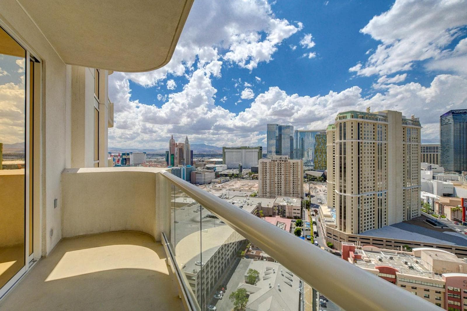 Blu Cashmere Premium Suite : MGM Signature Hotel property views in Las Vegas, NV — gallery photo 3