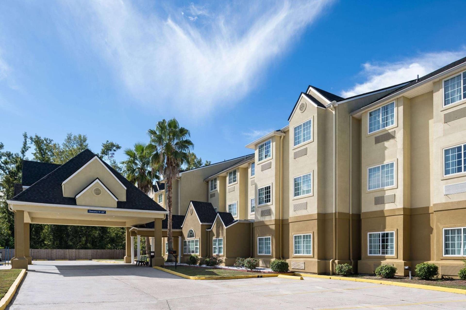 Microtel Inn & Suites by Wyndham of Houma interior in Houma, LA — gallery photo 2