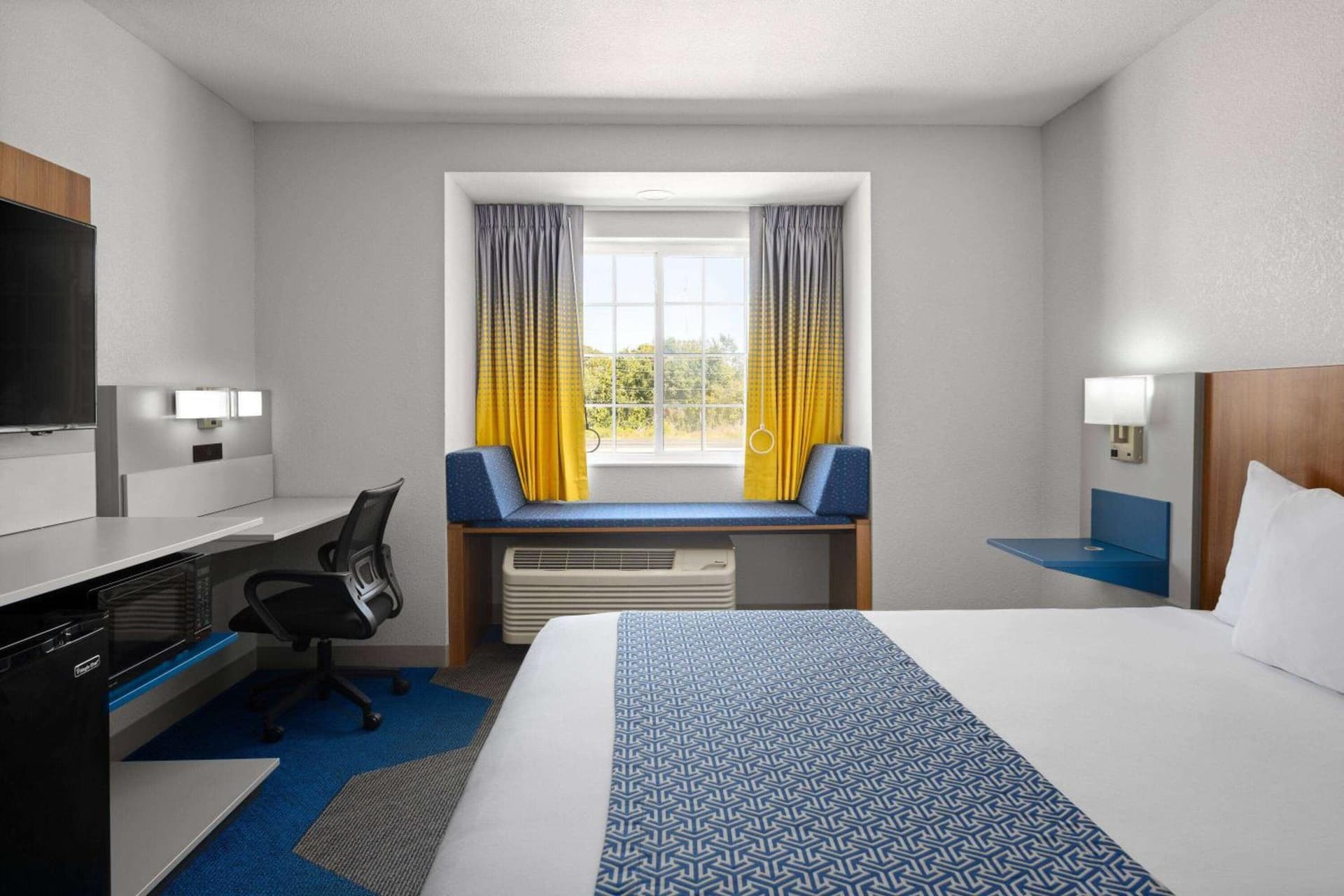 Microtel Inn & Suites by Wyndham of Houma interior in Houma, LA — gallery photo 2