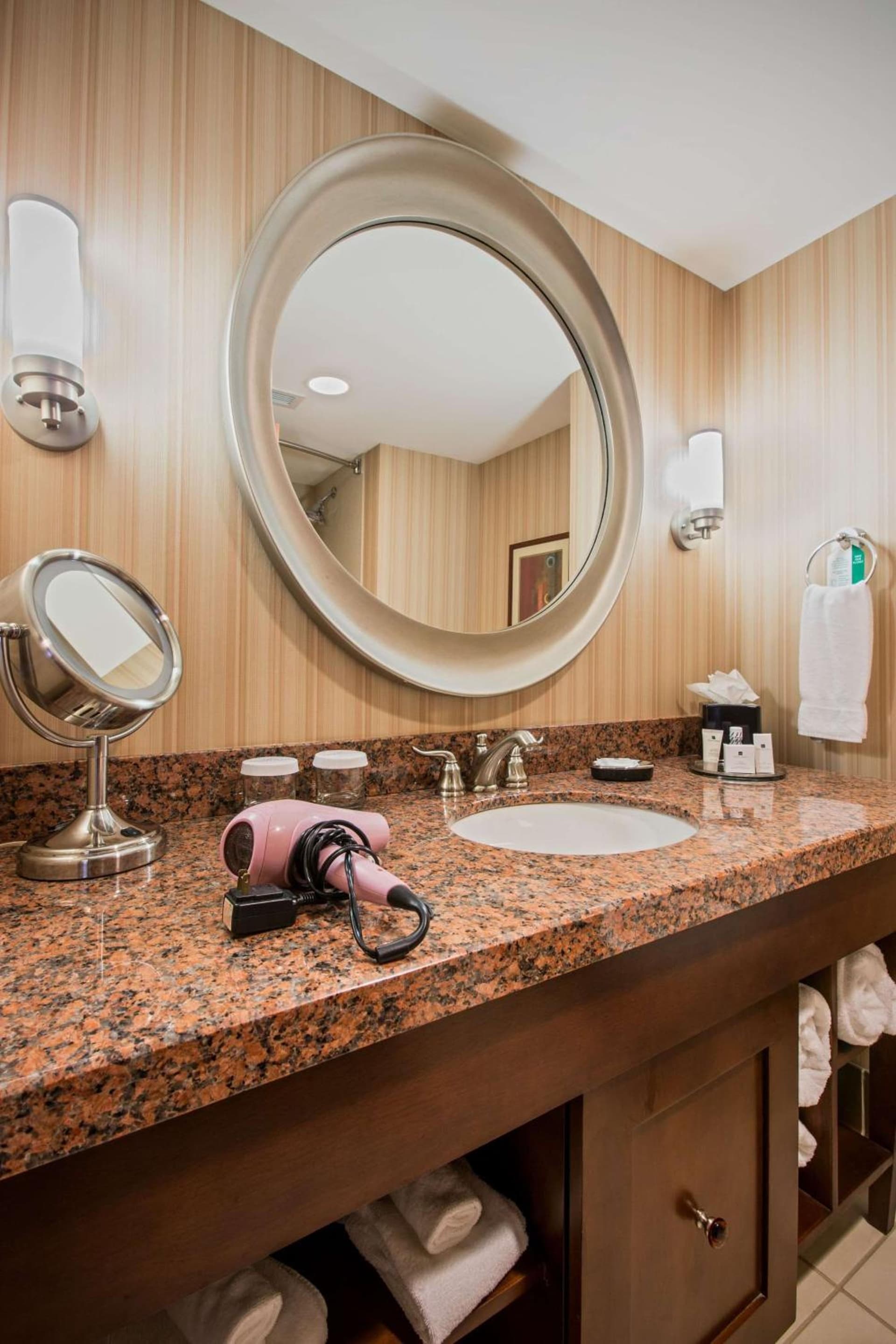Sonesta Milwaukee West Wauwatosa gallery photo in Wauwatosa, WI — image 24