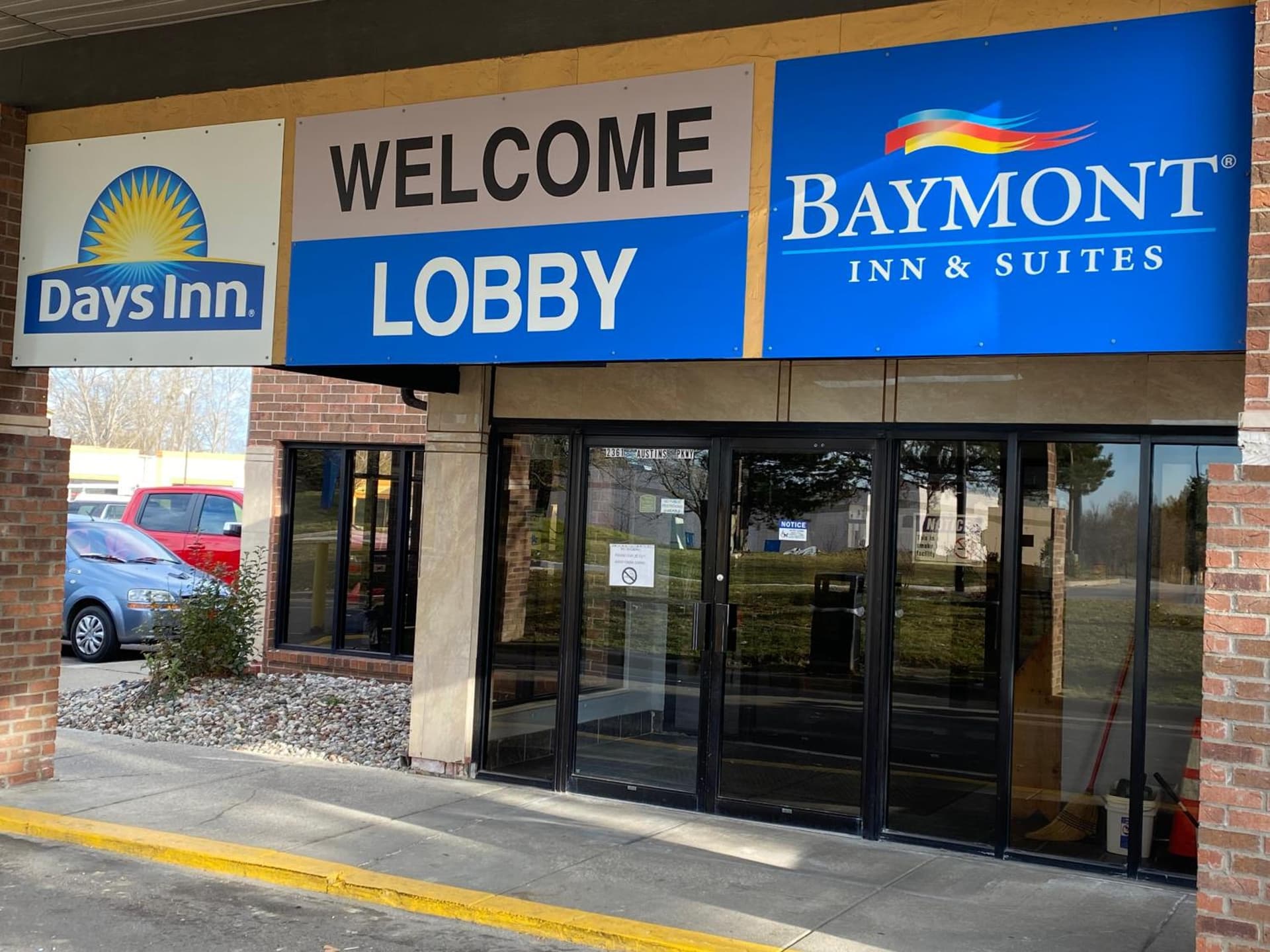 Days Inn by Wyndham Flint/Bishop International Airport property views in Flint, MI — gallery photo 3