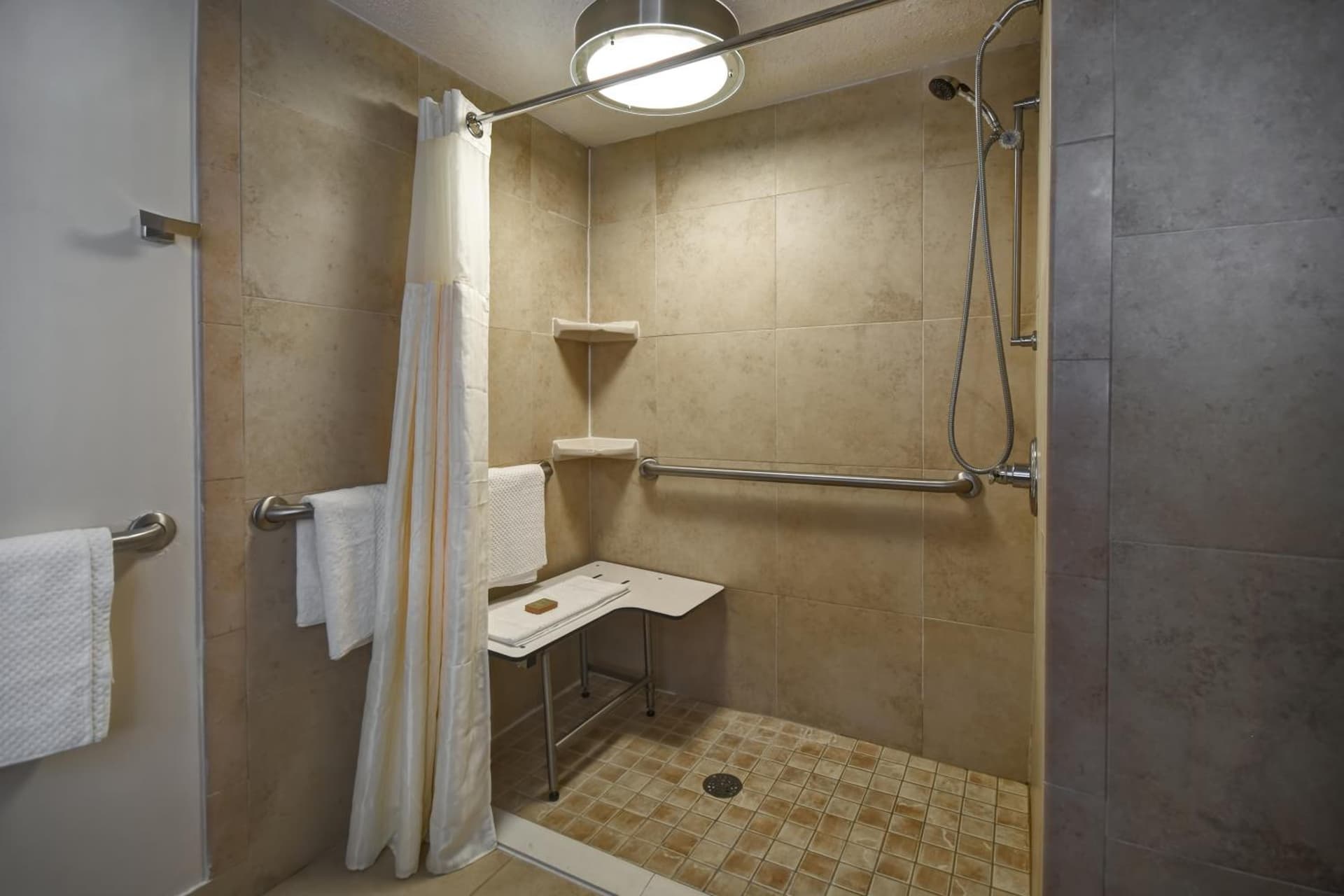 DoubleTree by Hilton Hotel Augusta gallery photo in Augusta, GA — image 25