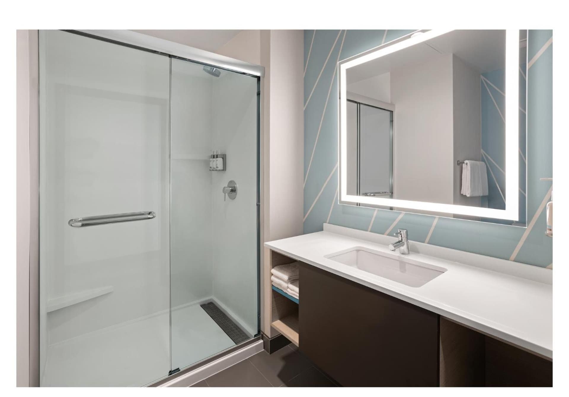 avid hotels - Brooklyn Dyker Heights by IHG gallery photo in Brooklyn, NY — image 50