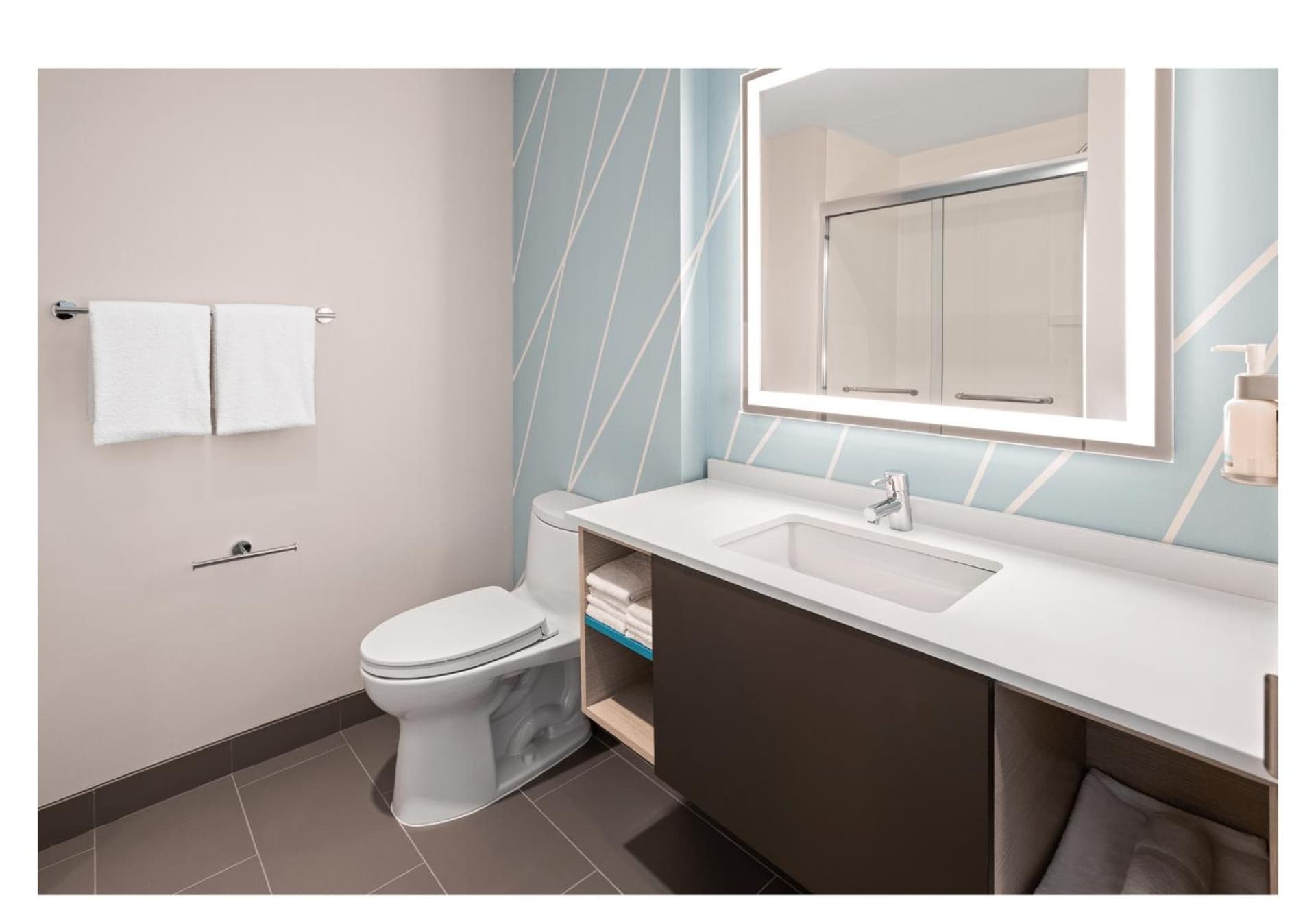 avid hotels - Brooklyn Dyker Heights by IHG gallery photo in Brooklyn, NY — image 56