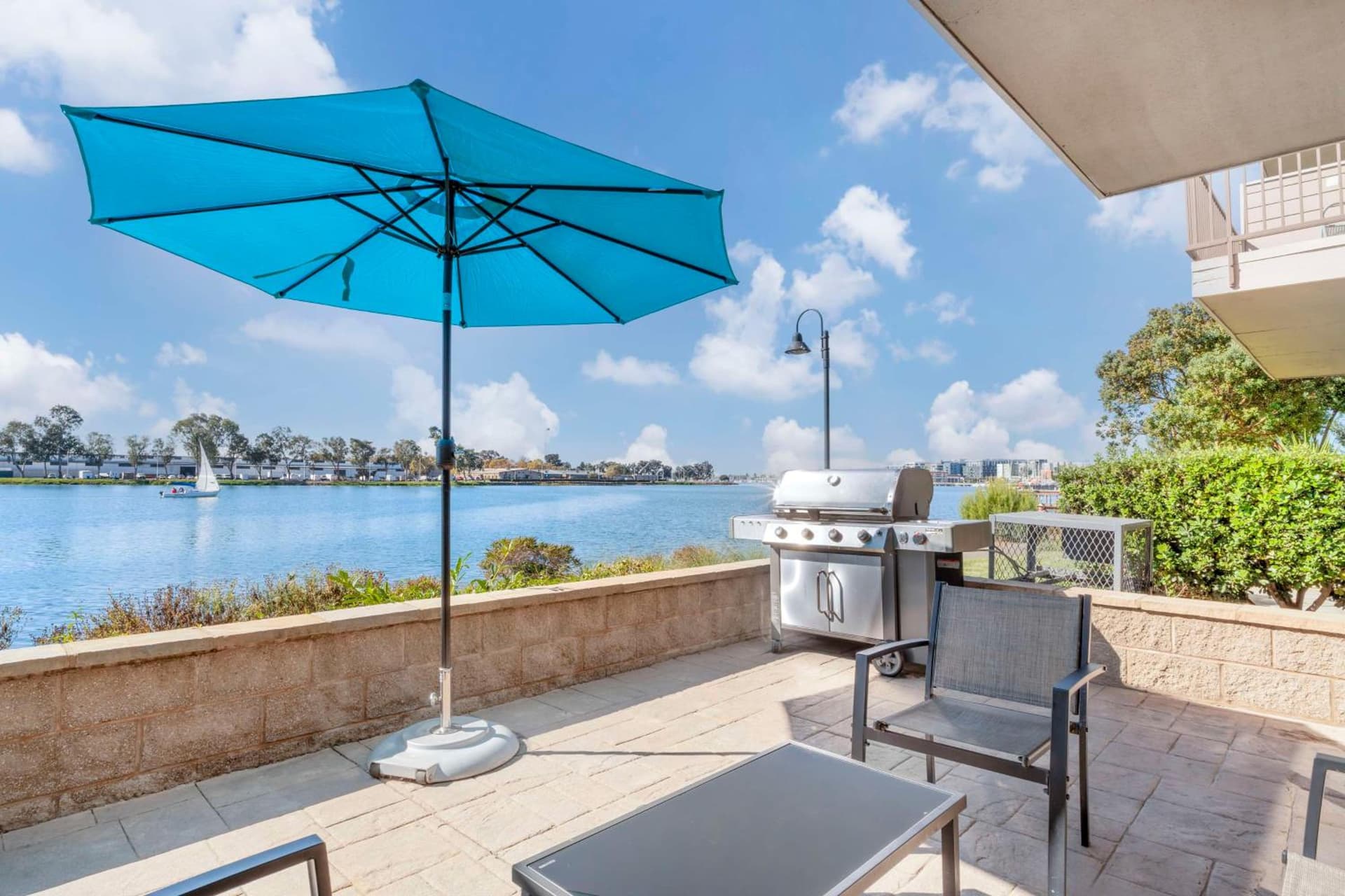 Best Western Plus Bayside Hotel property views in Oakland, CA — gallery photo 3