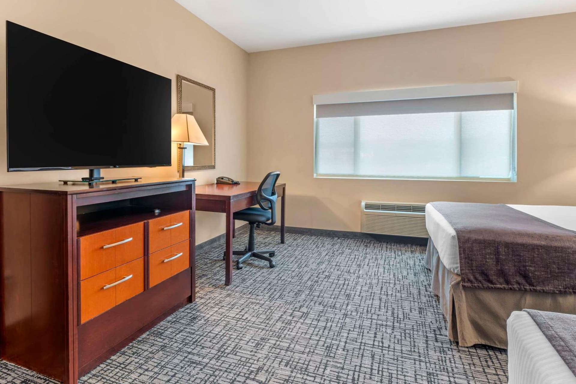 Best Western Plus Bayside Hotel property views in Oakland, CA — gallery photo 3